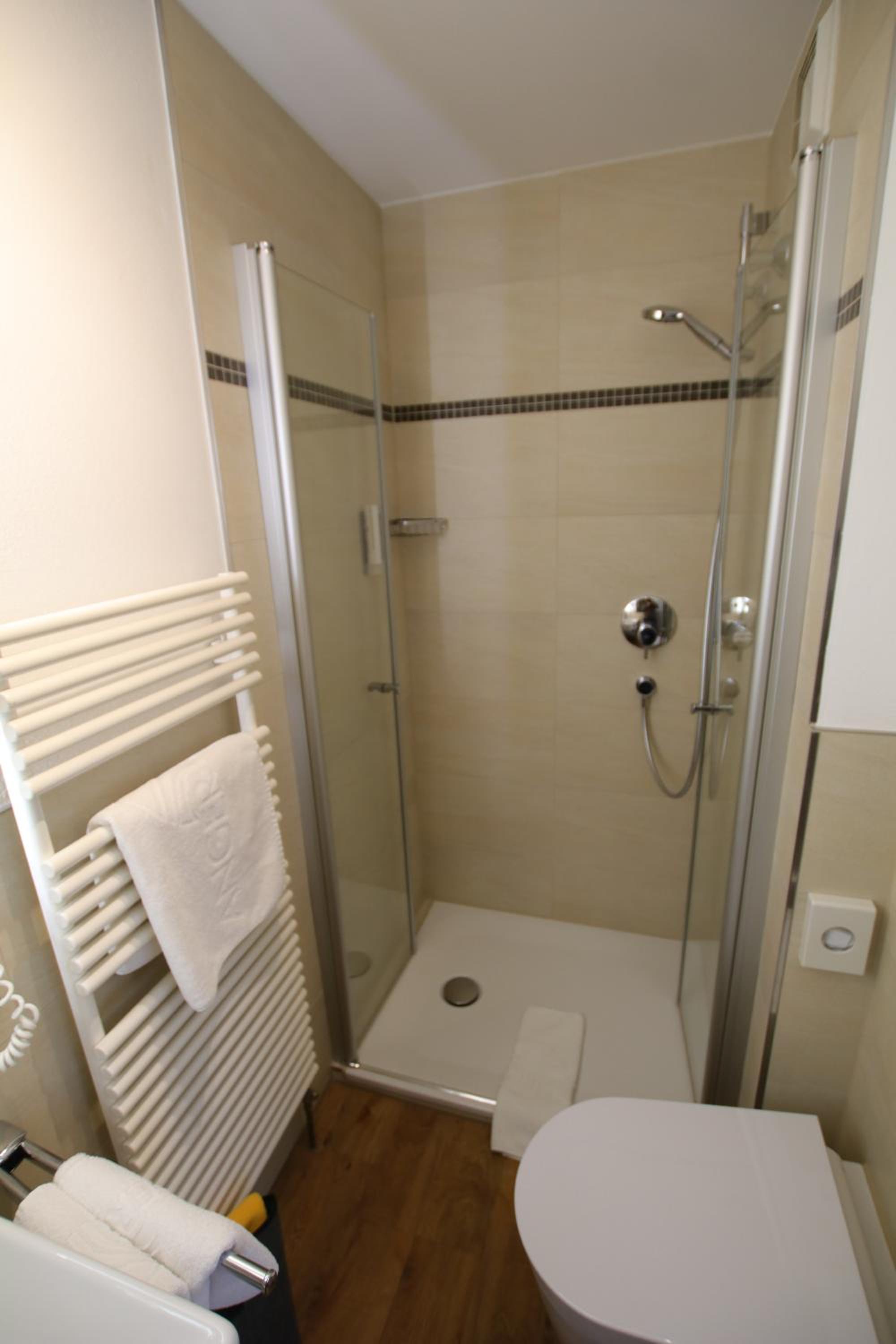 Small Single Room photo 3