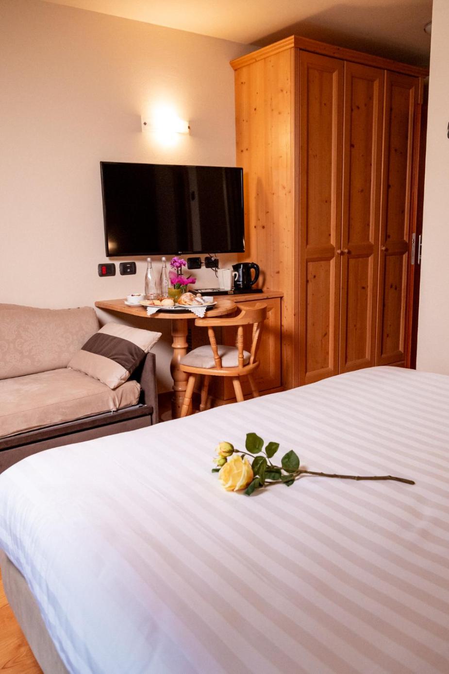 Deluxe Double or Twin Room photo 2