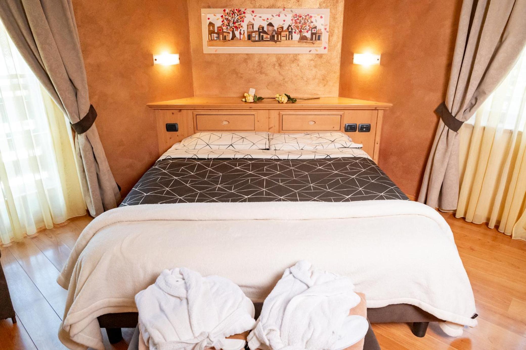 Deluxe Double or Twin Room photo 3