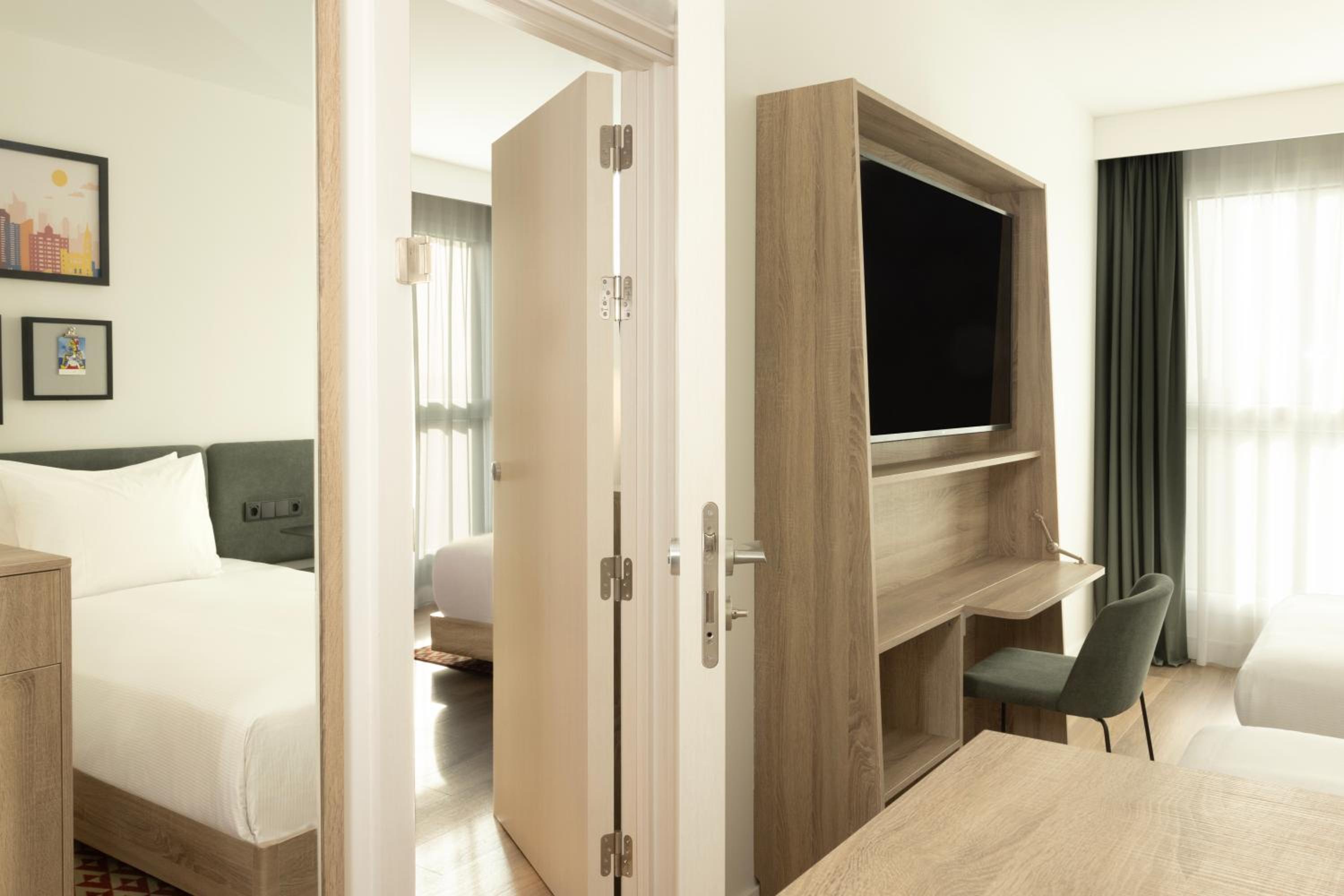 Family Connecting Rooms - Photo 14
