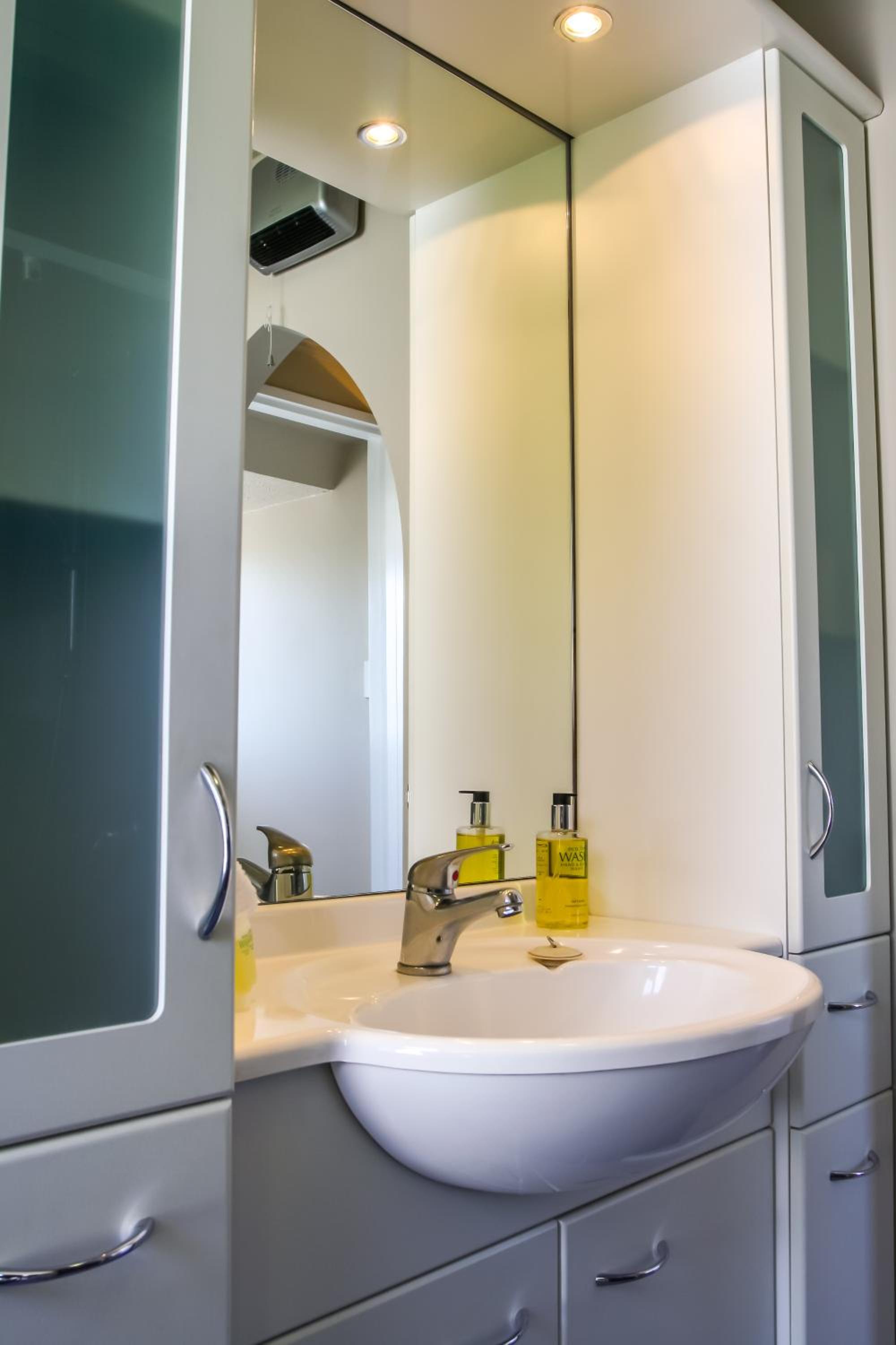 Four-Bedroom Apartment - Photo 3