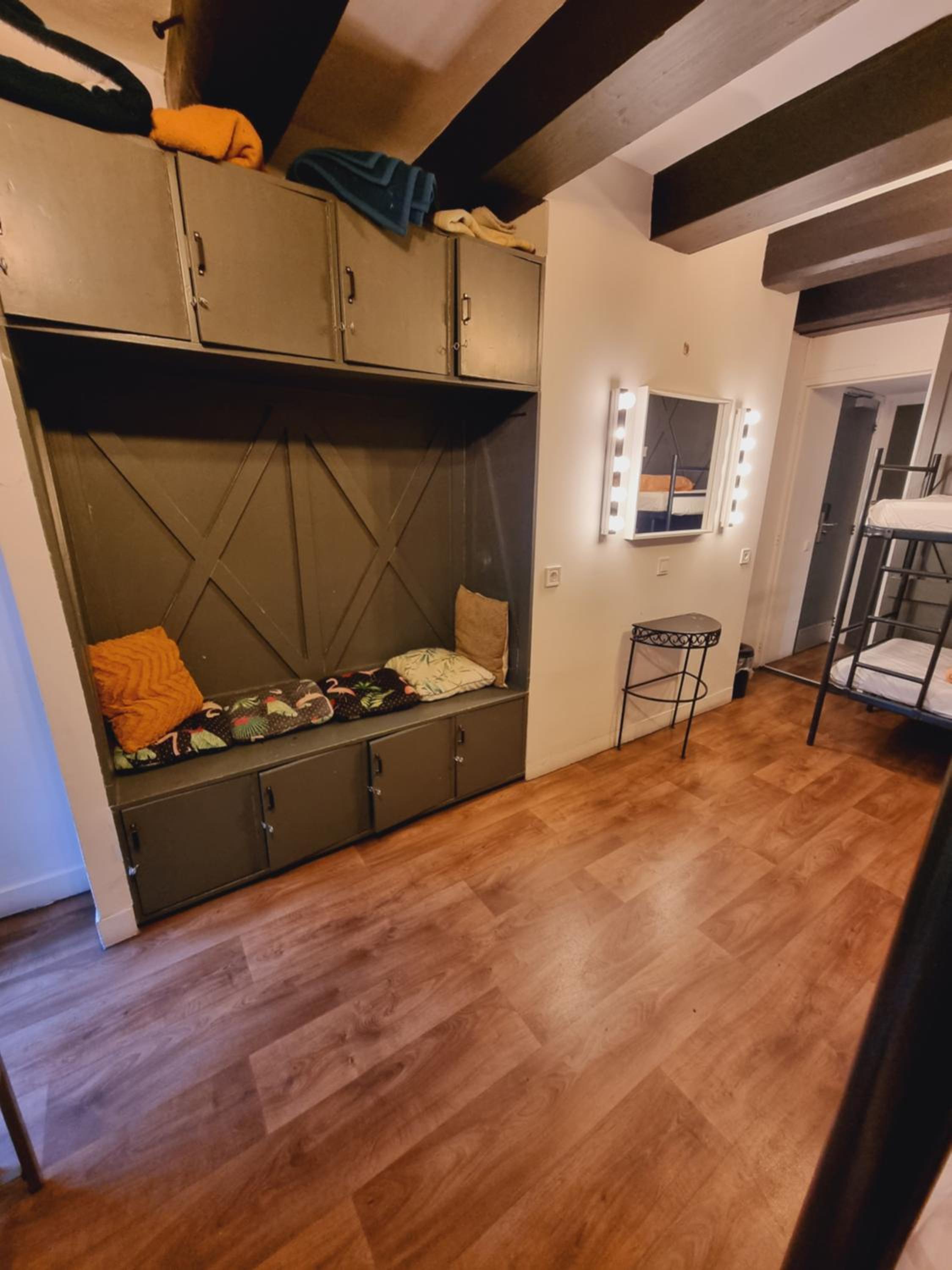 Family Room with Shared Bathroom photo 1