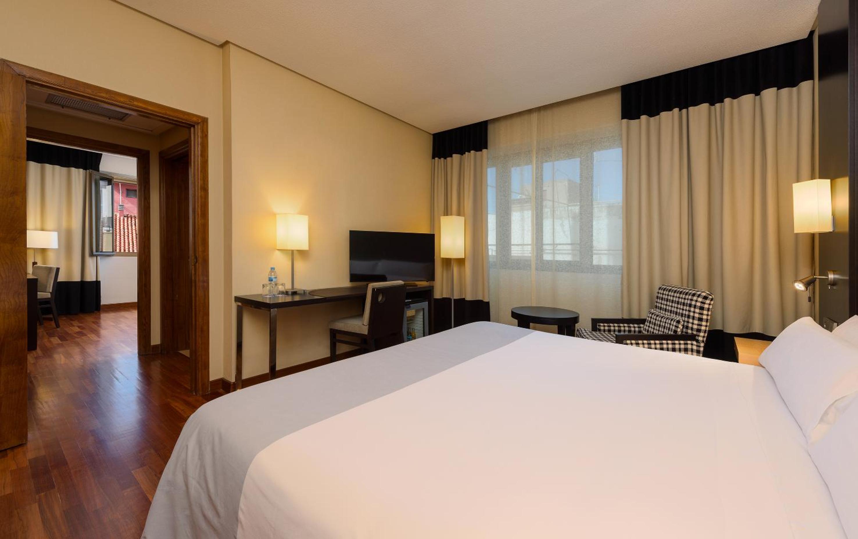 Suite - Photo 3