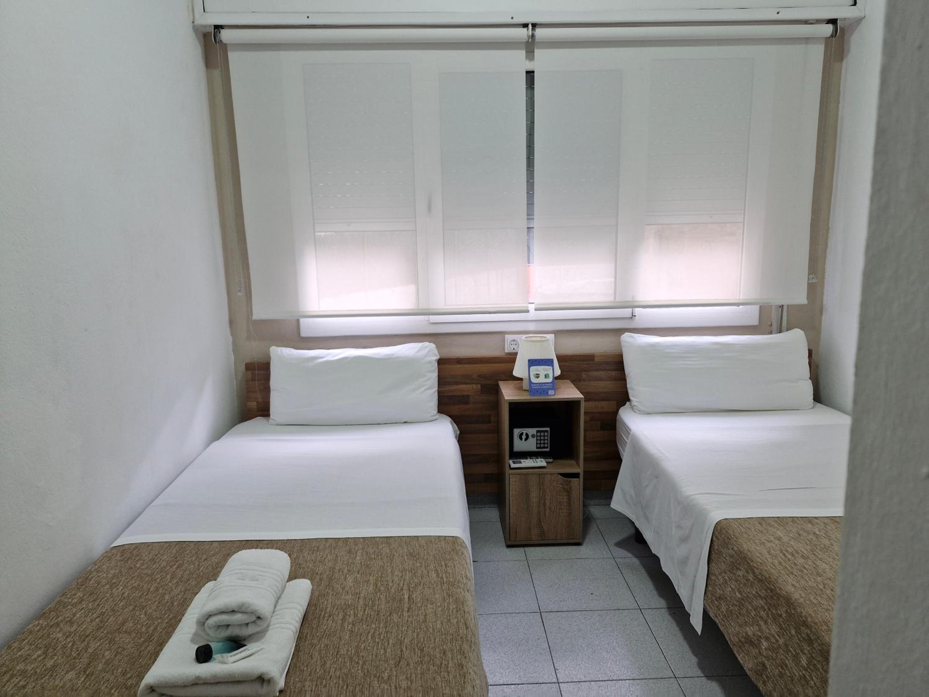 Twin Room with Shared Bathroom photo 1