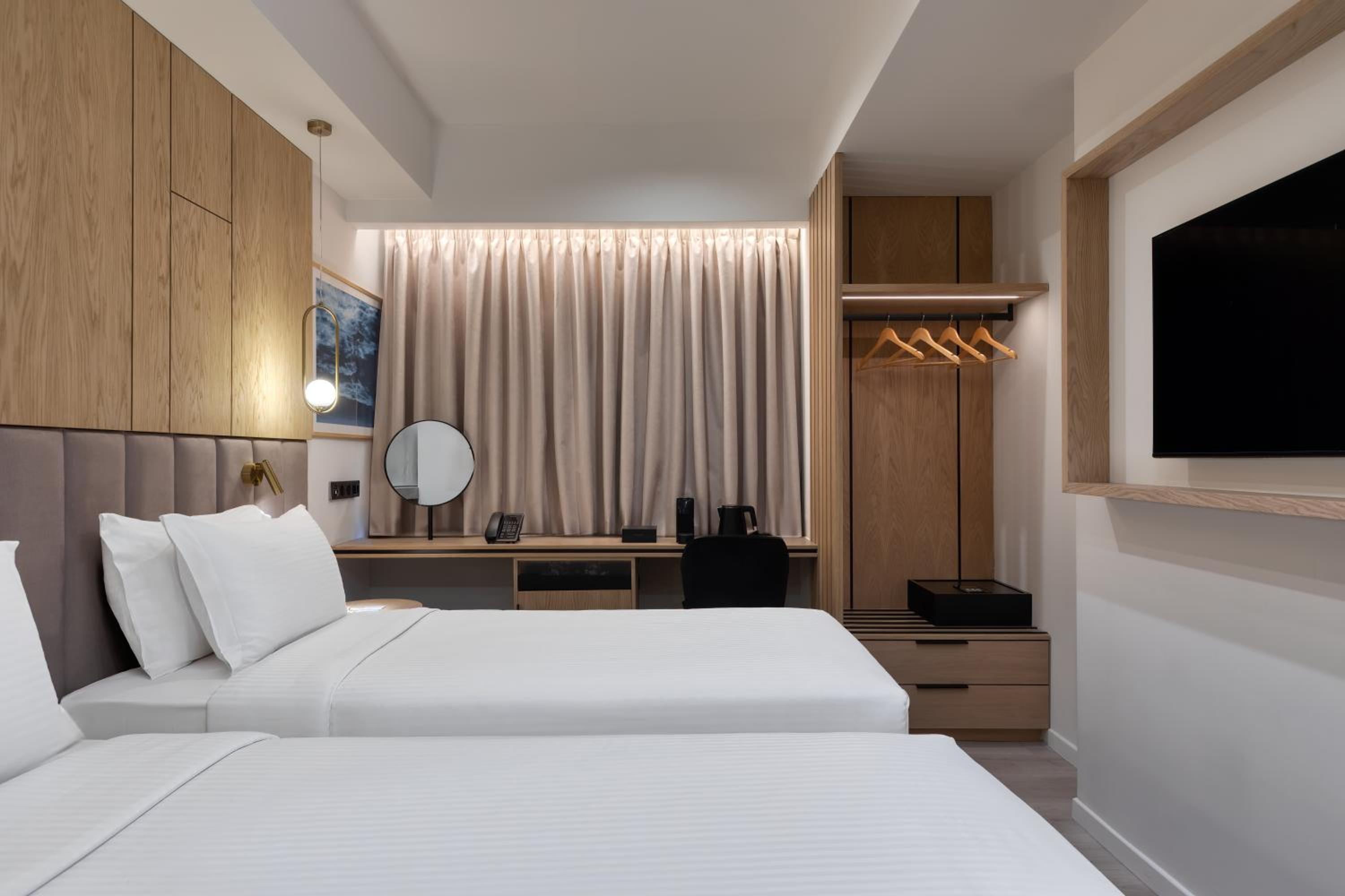 Twin Room thumbnail 5
