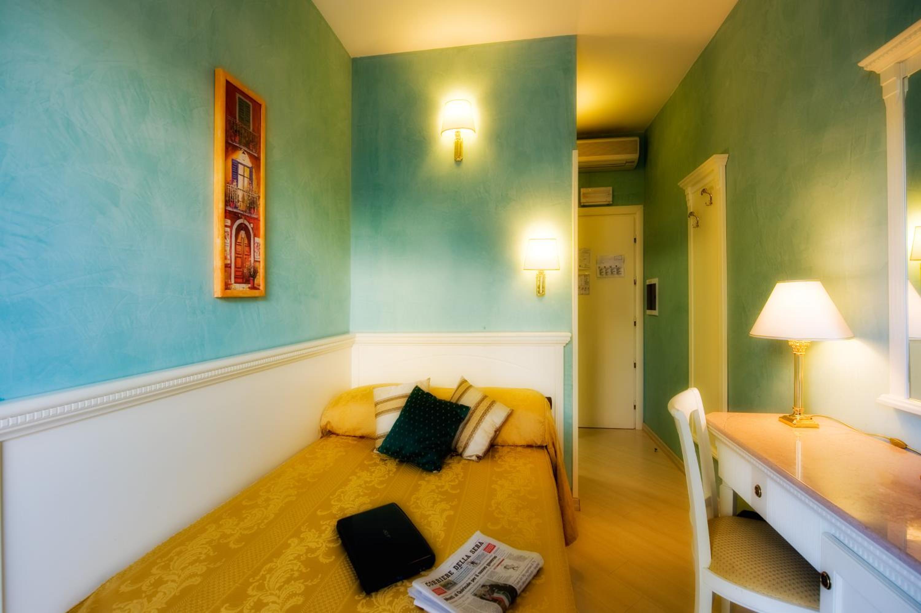 Single Room photo 2