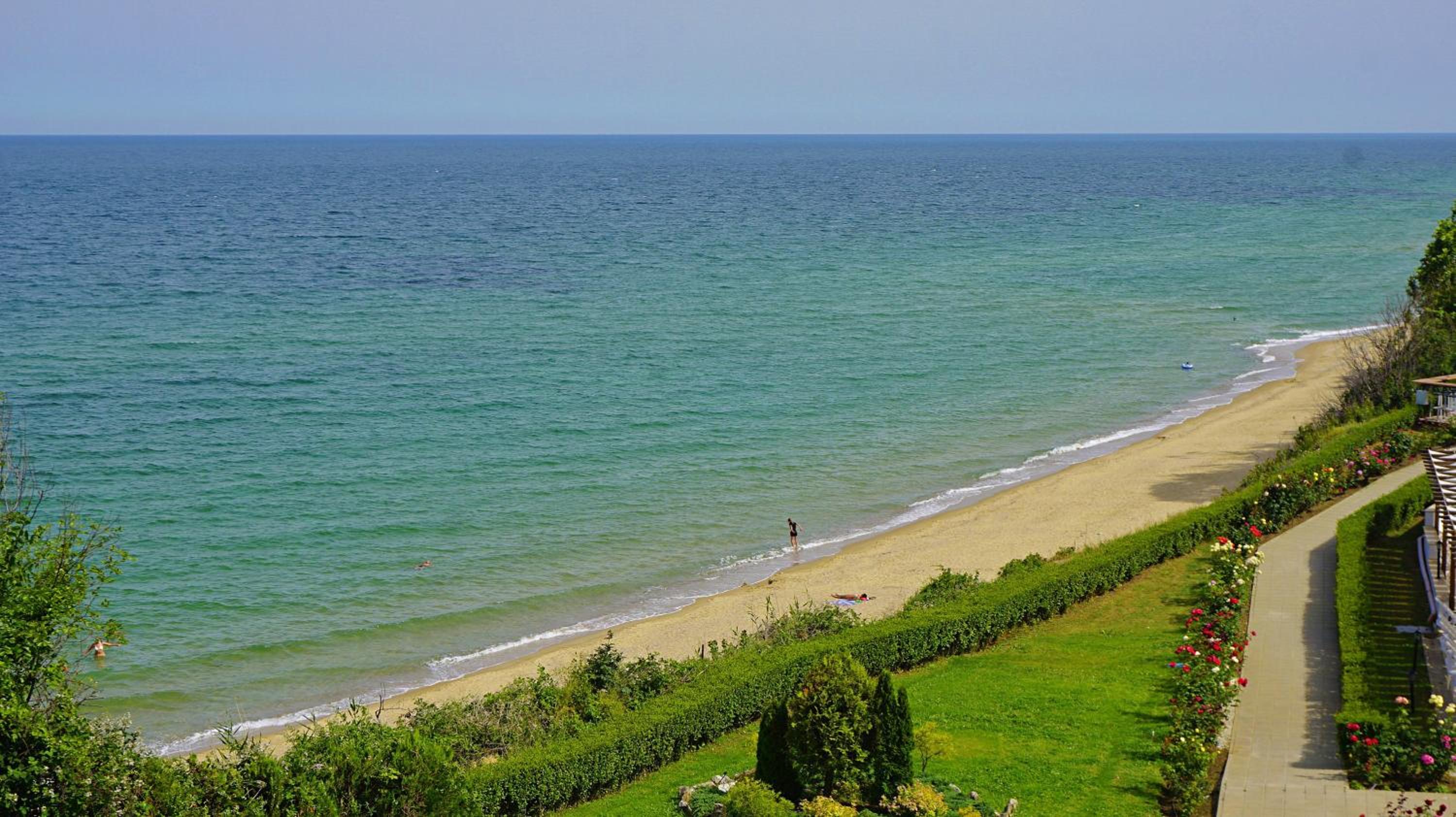 Three-Bedroom Apartment with Sea View photo 2