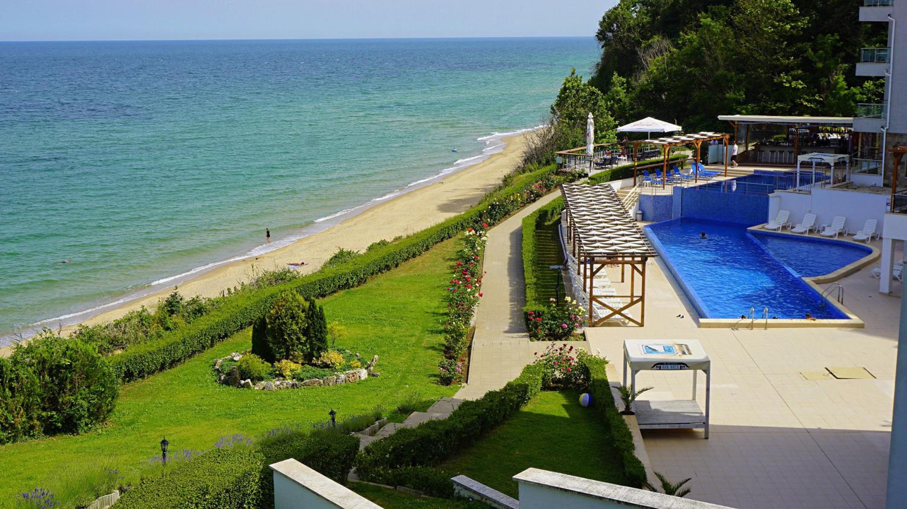 Three-Bedroom Apartment with Sea View photo 1