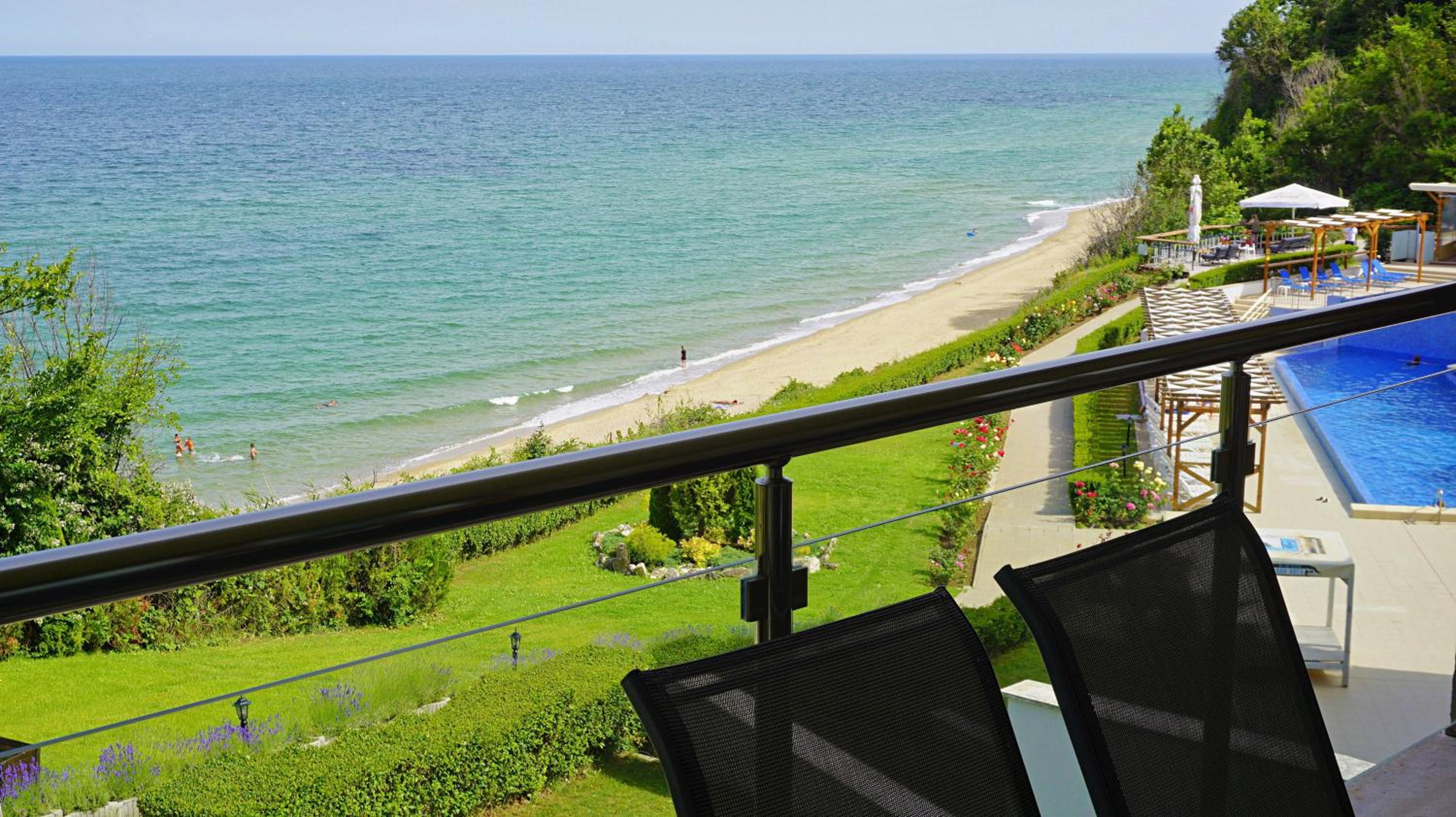Three-Bedroom Apartment with Sea View photo 3