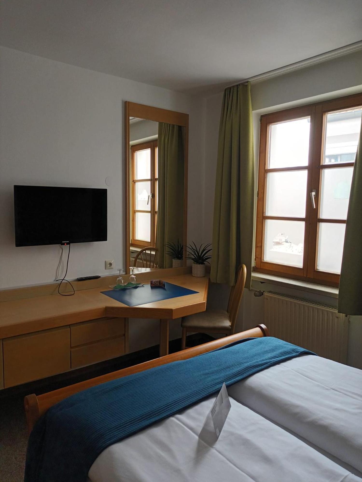 Budget Double Room photo 3
