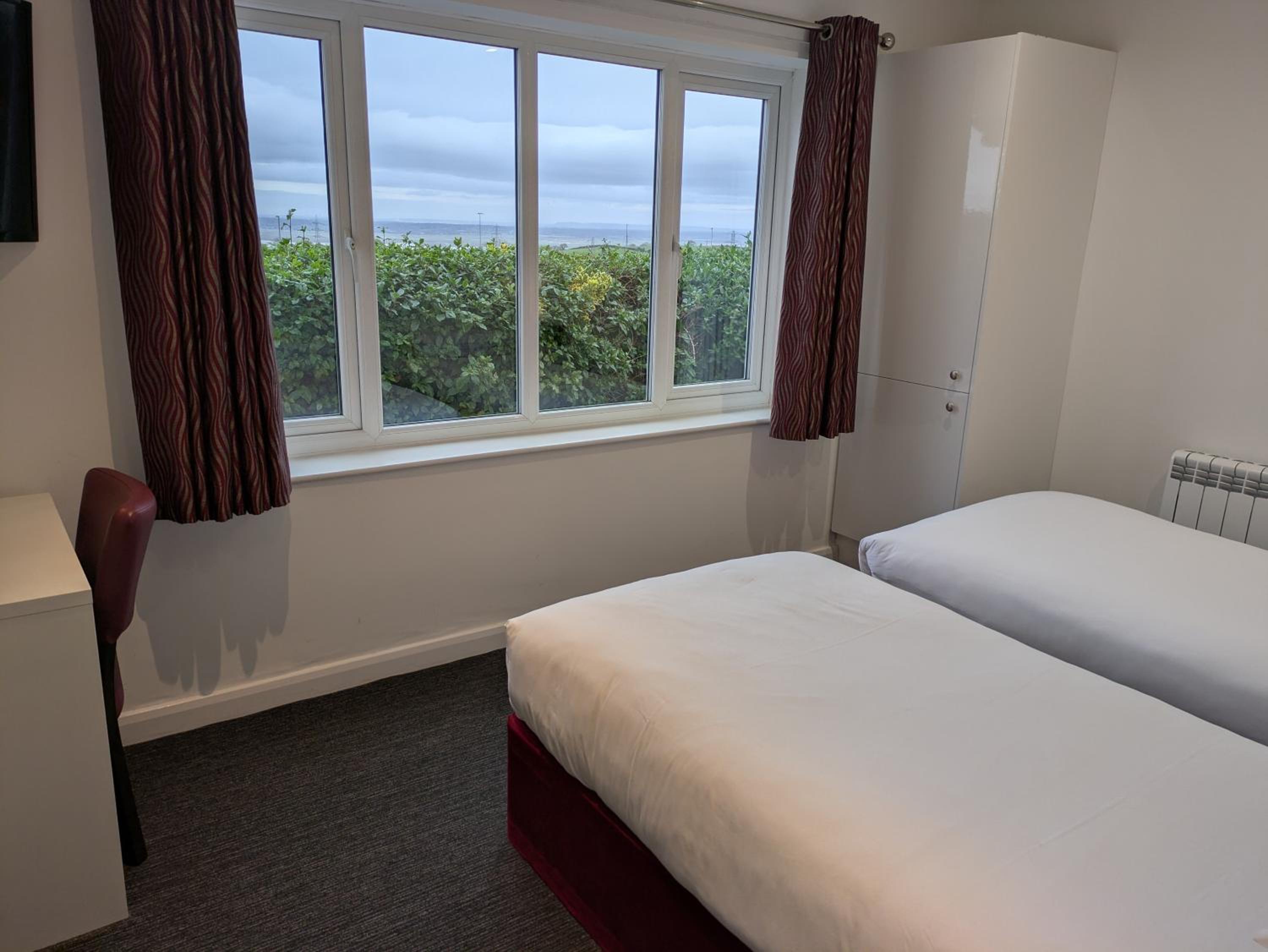Twin Room - Disability Access - Photo 1