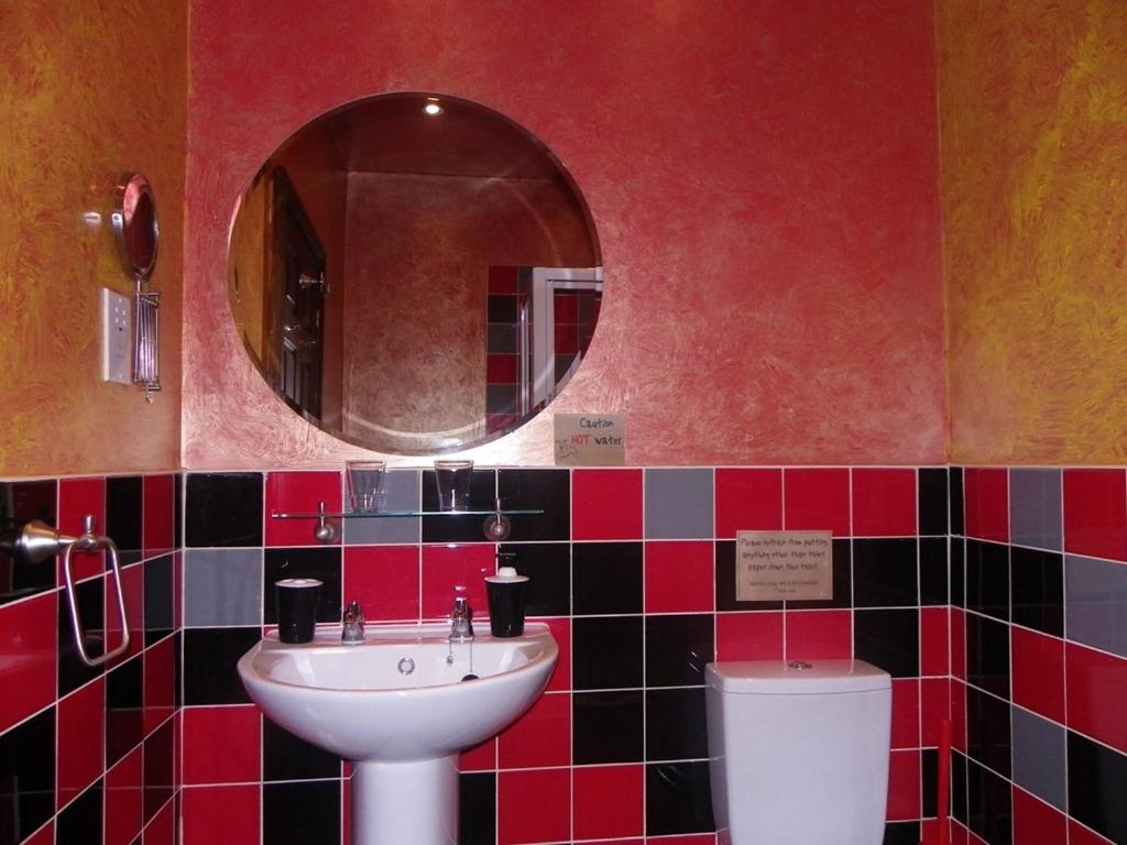 Twin Room with Private Bathroom photo 2