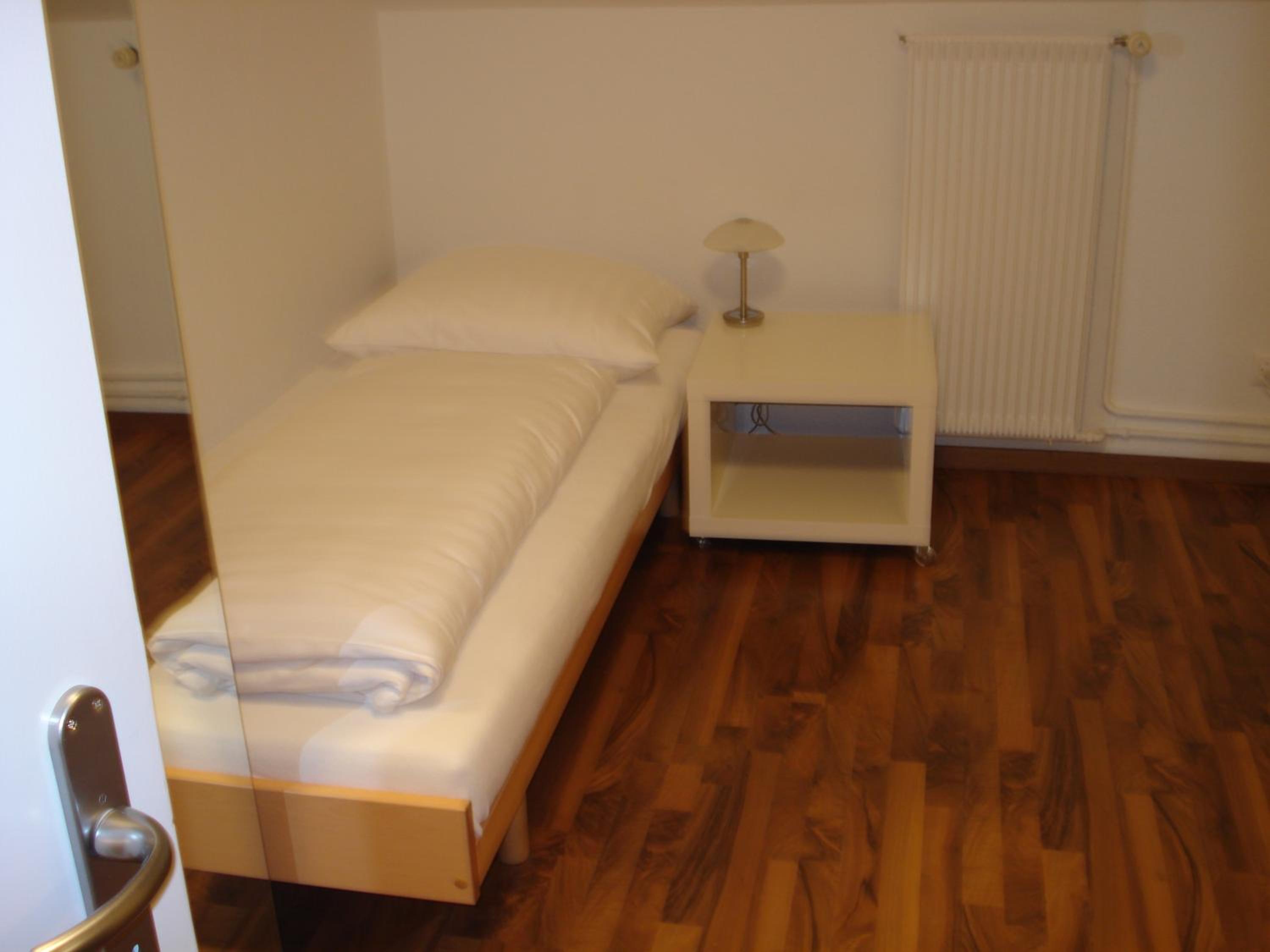 Twin Room with External Private Bathroom - Photo 3