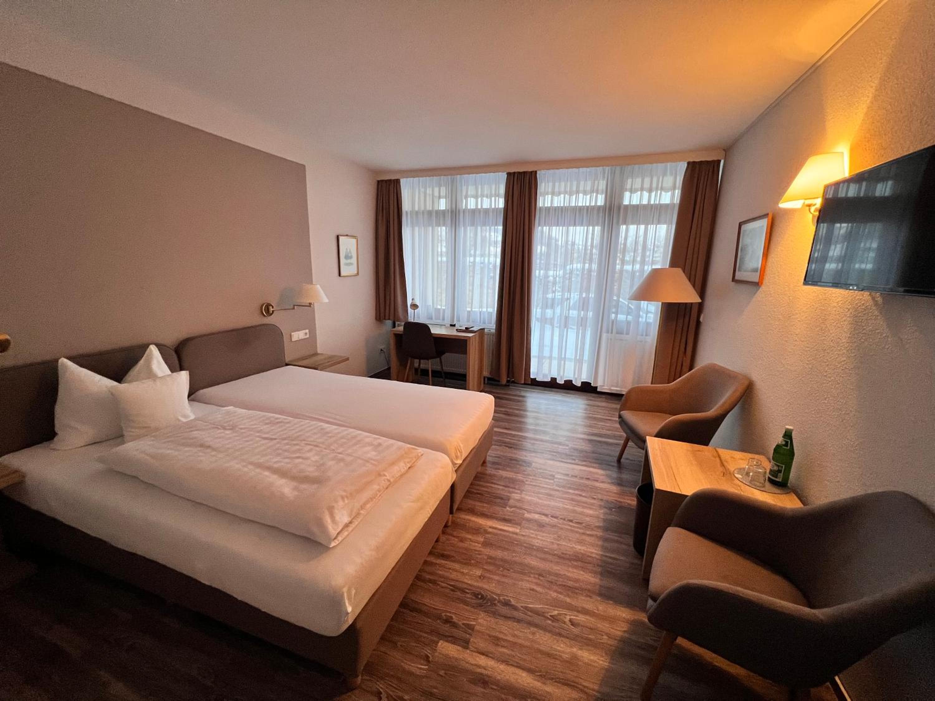 Double Room with Balcony - Photo 2