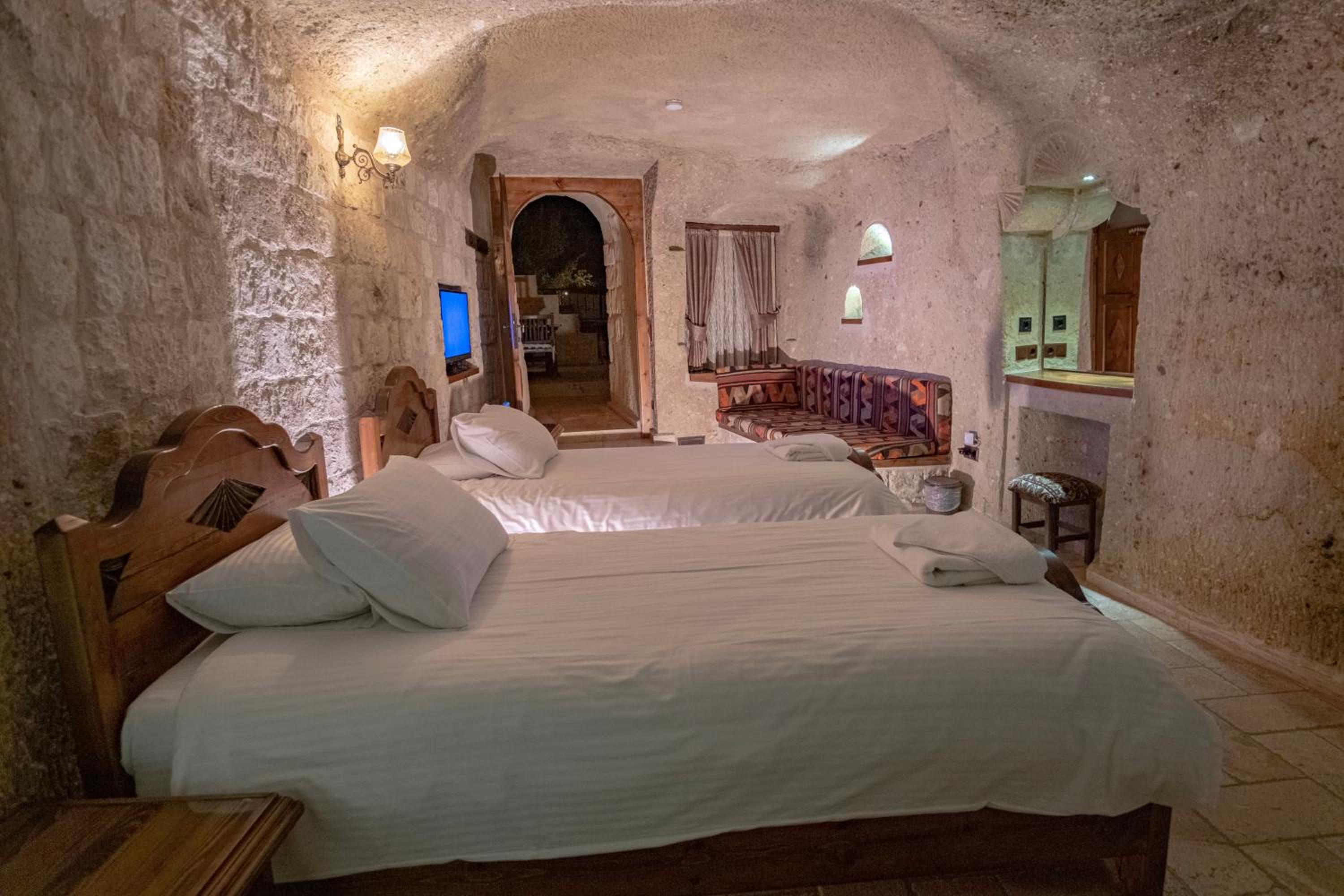 Standard Twin Room - Photo 4