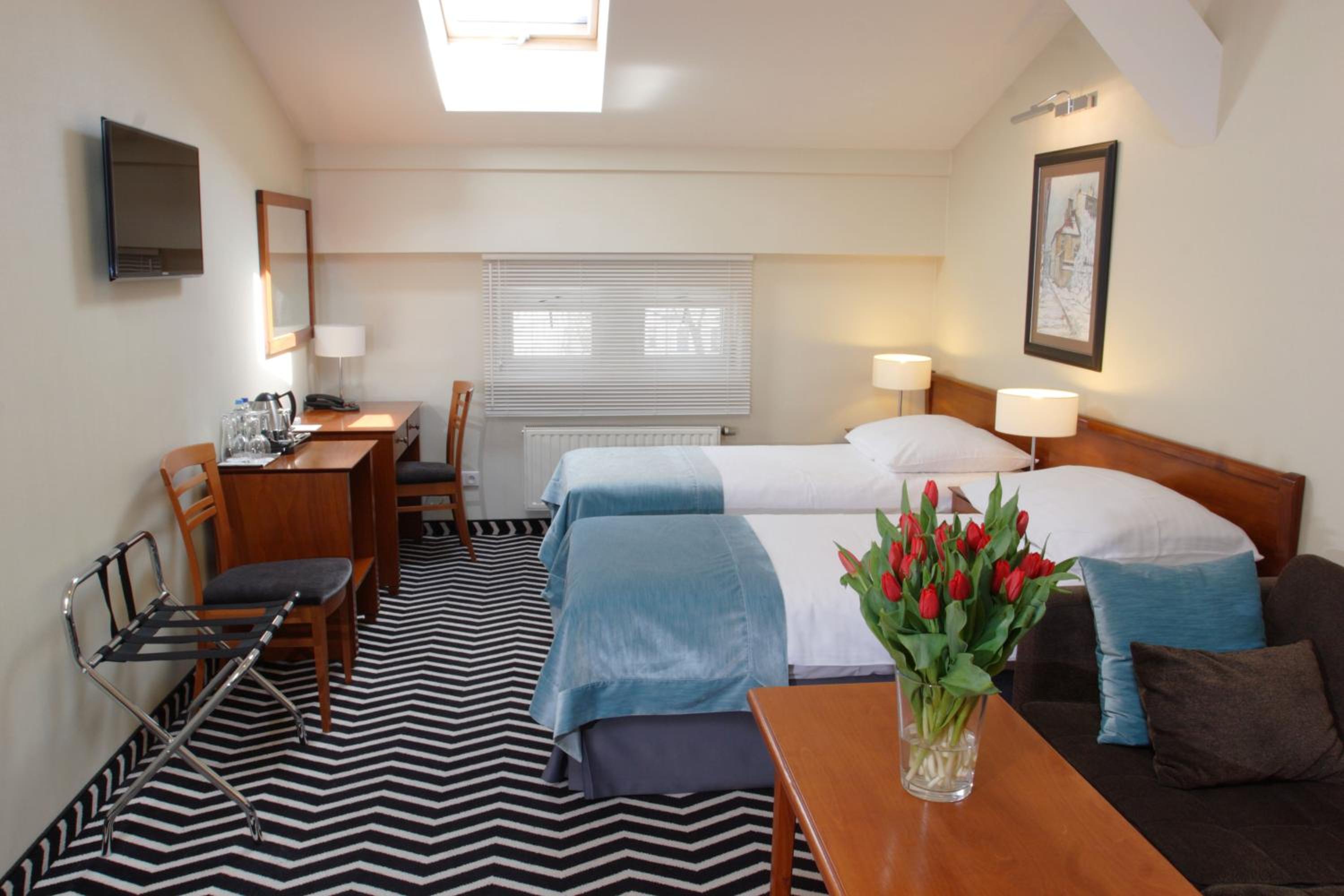 Standard Twin Room - Photo 3