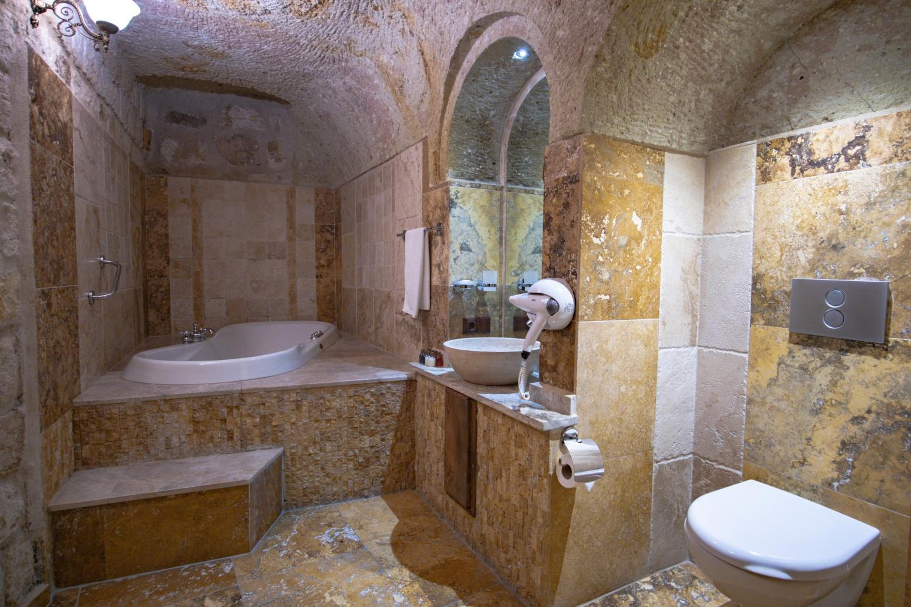 Deluxe Triple Room - Photo 8