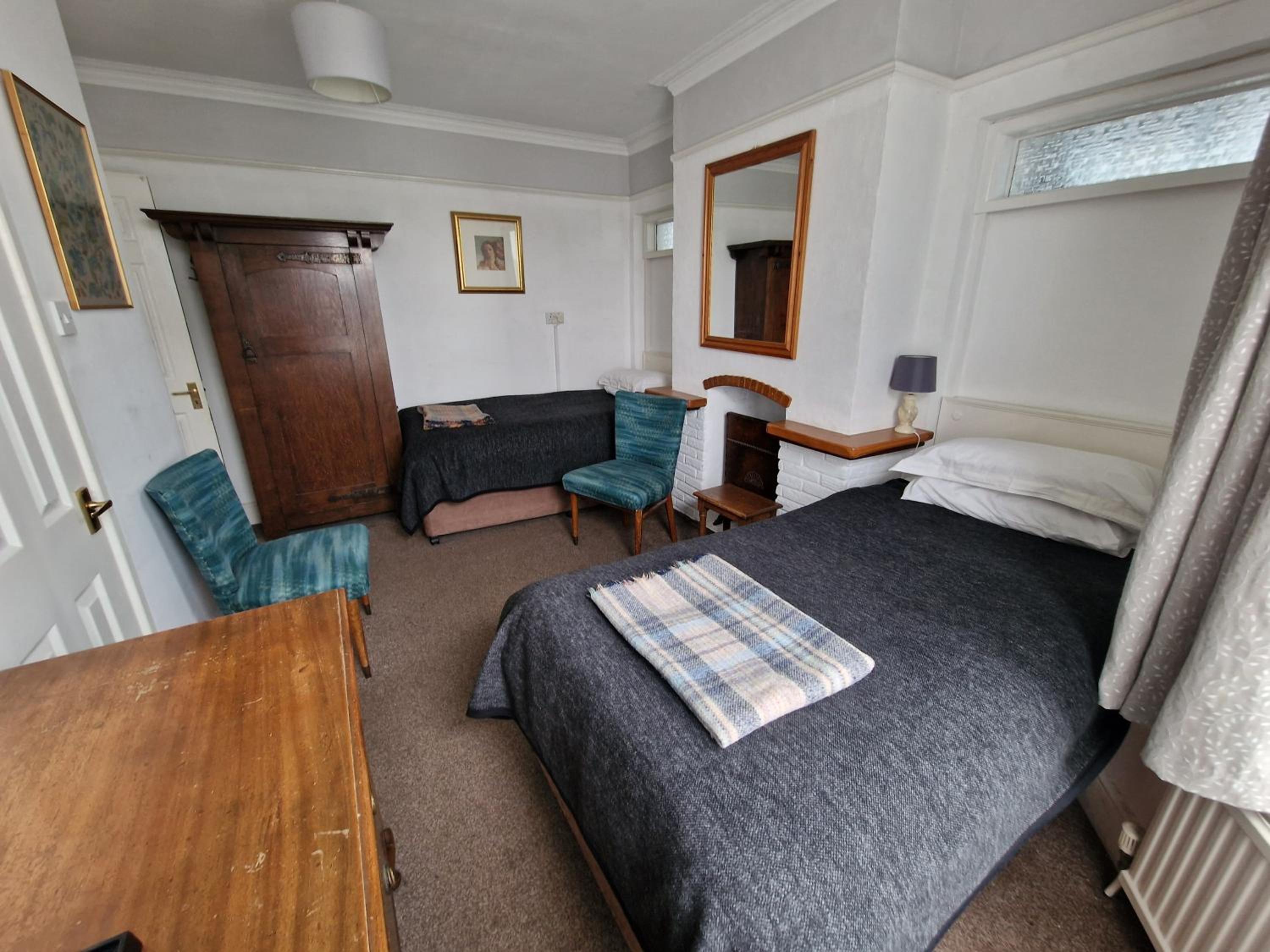 Twin Room - Disability Access photo 2