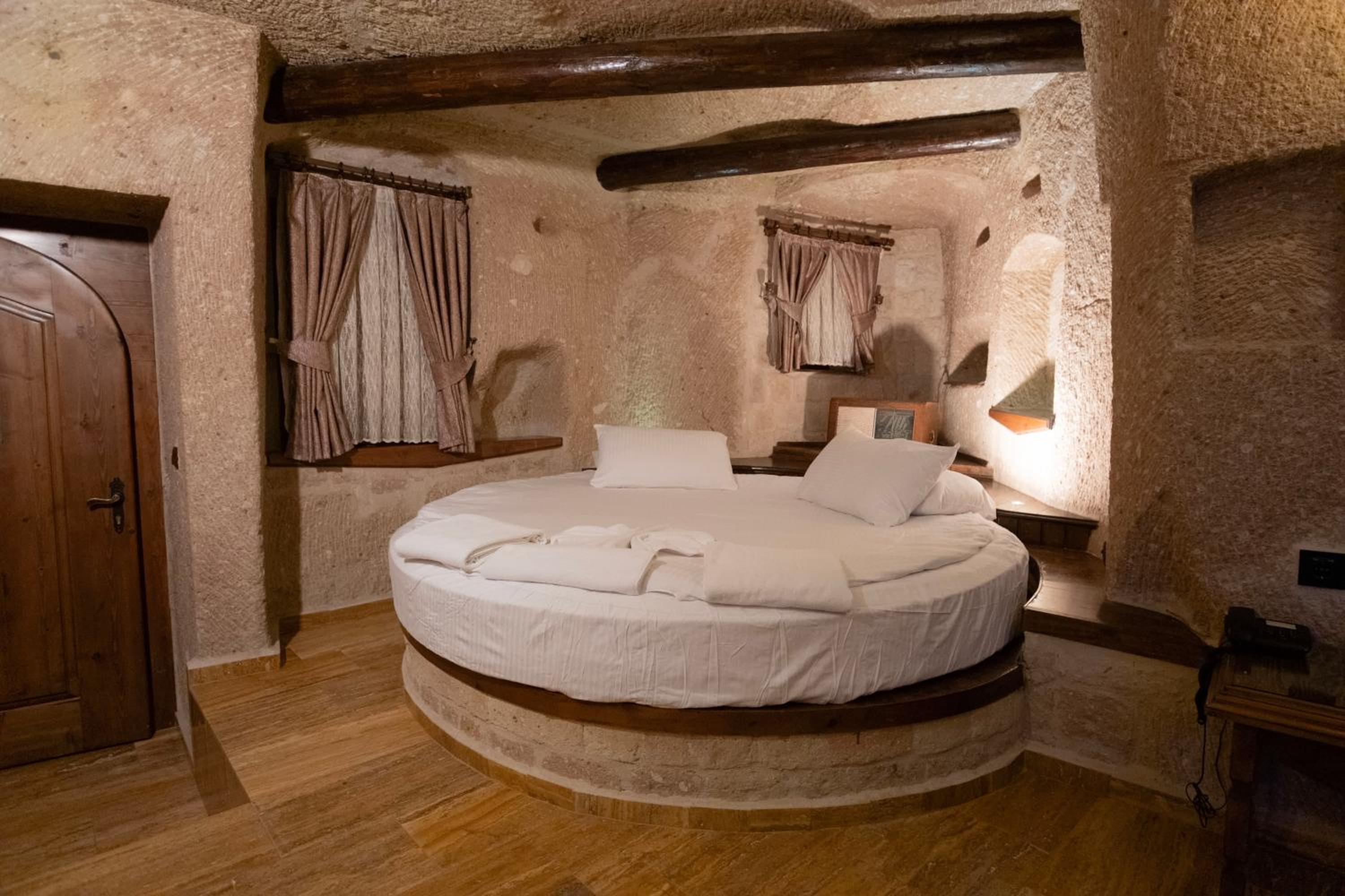 Deluxe Suite - Photo 7