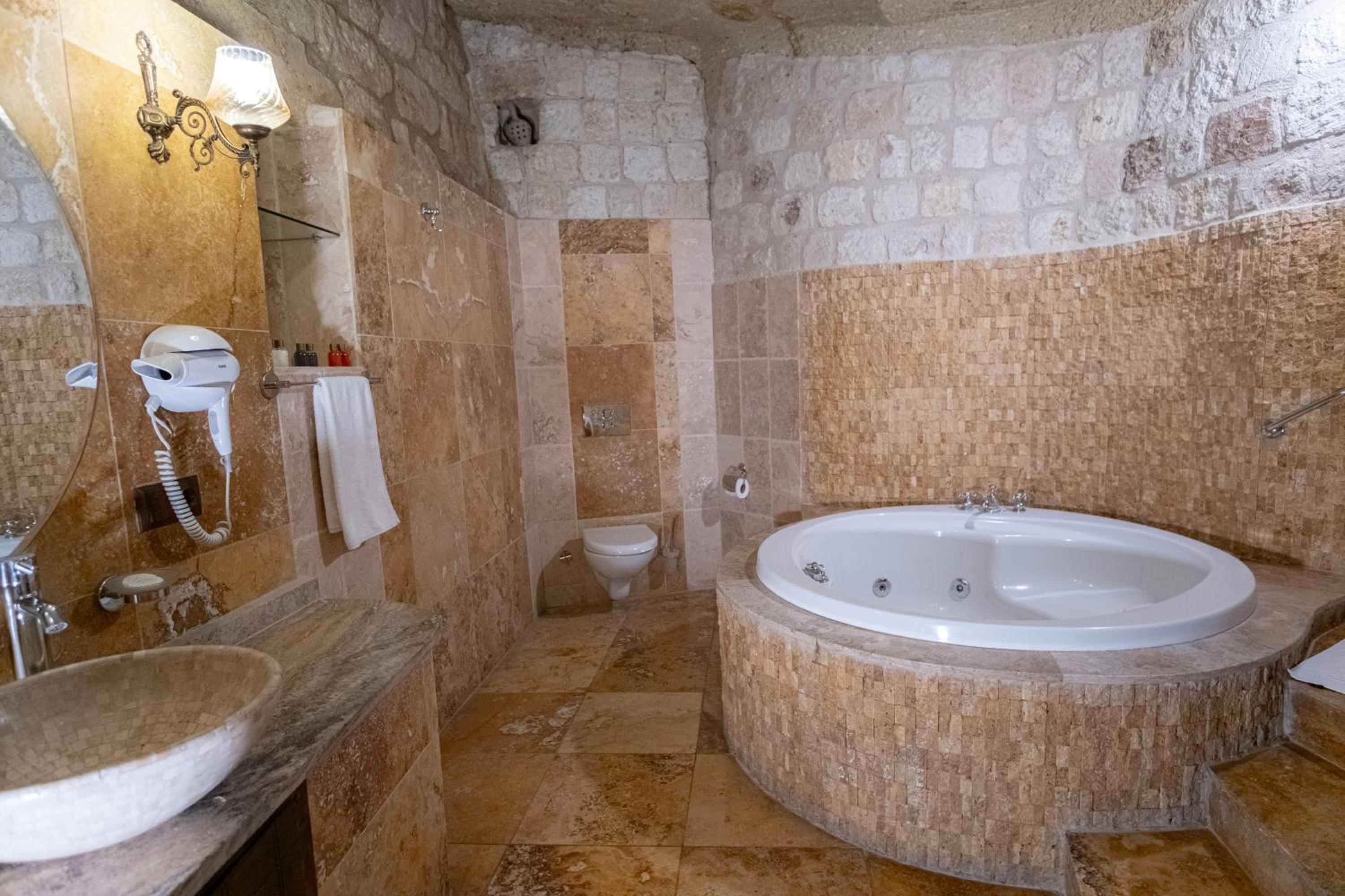 Deluxe Suite - Photo 5