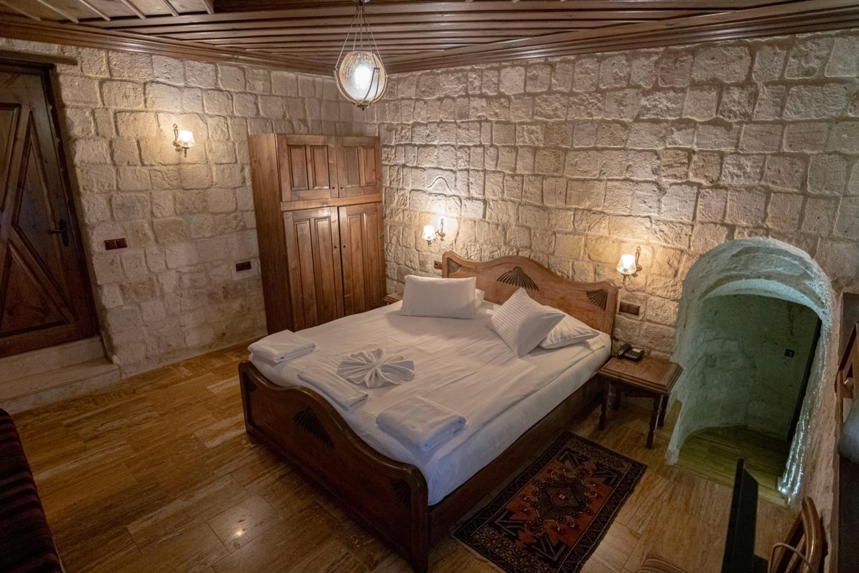Standard Double Room - Photo 8