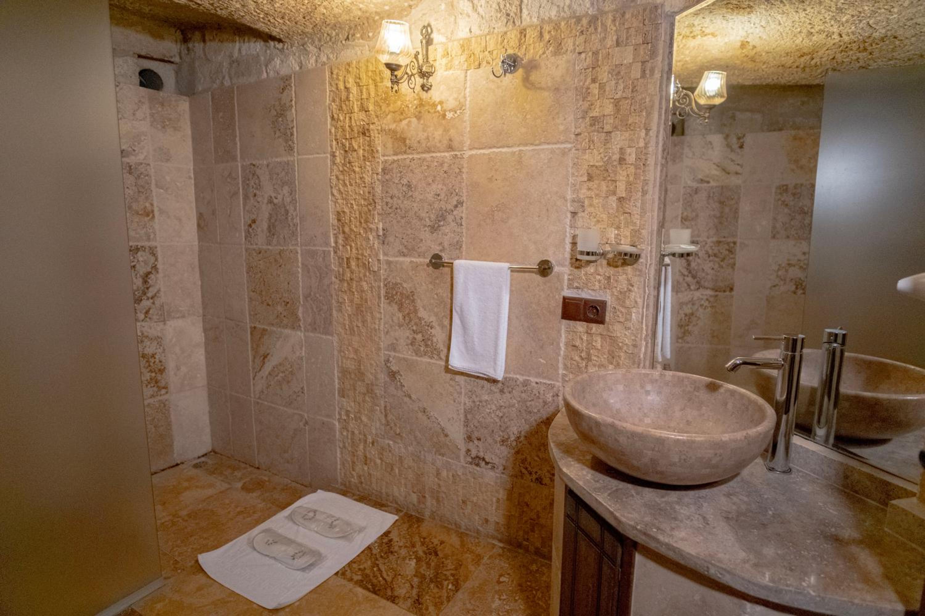 Standard Double Room - Photo 6
