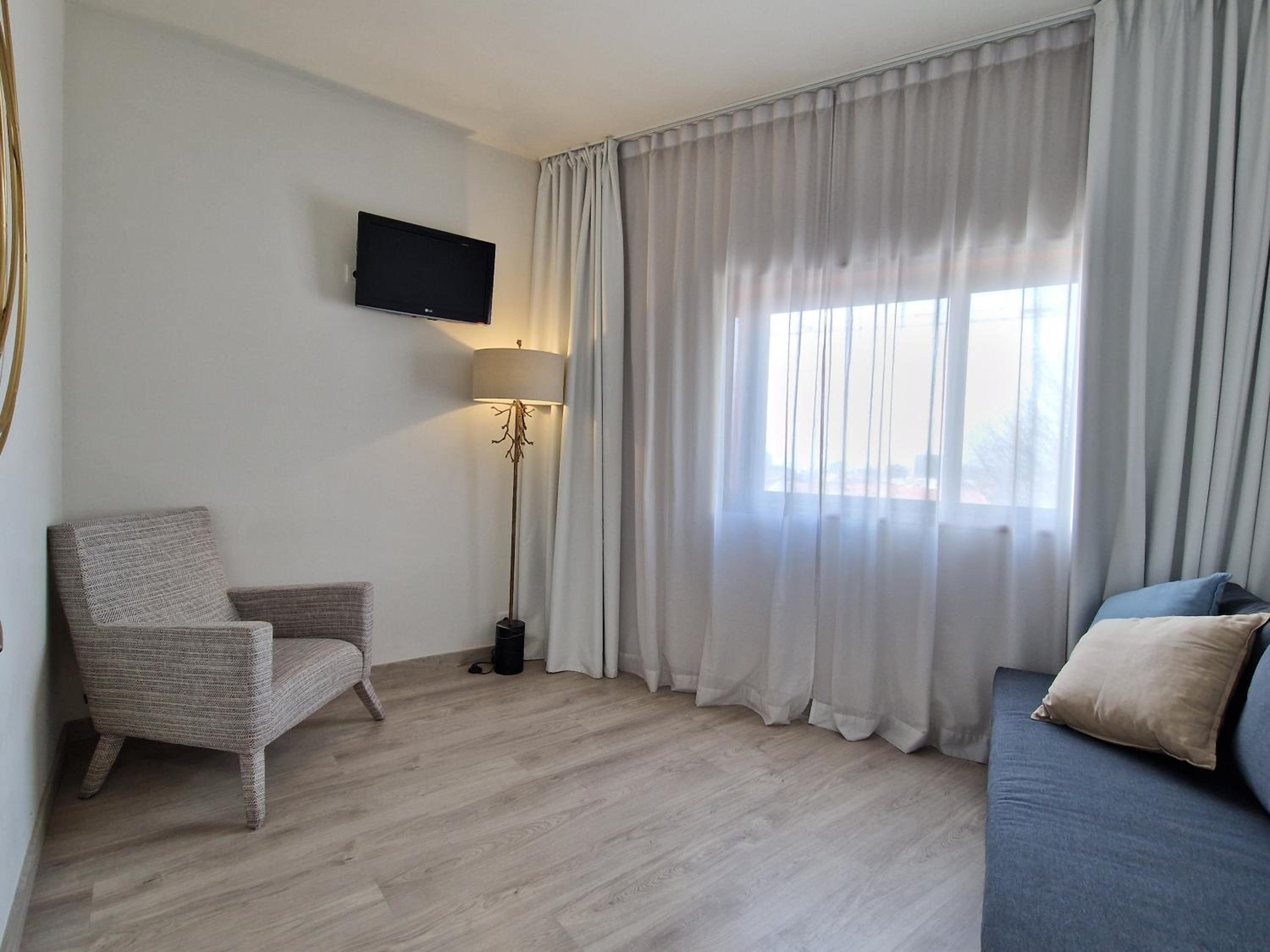 Suite - Photo 7