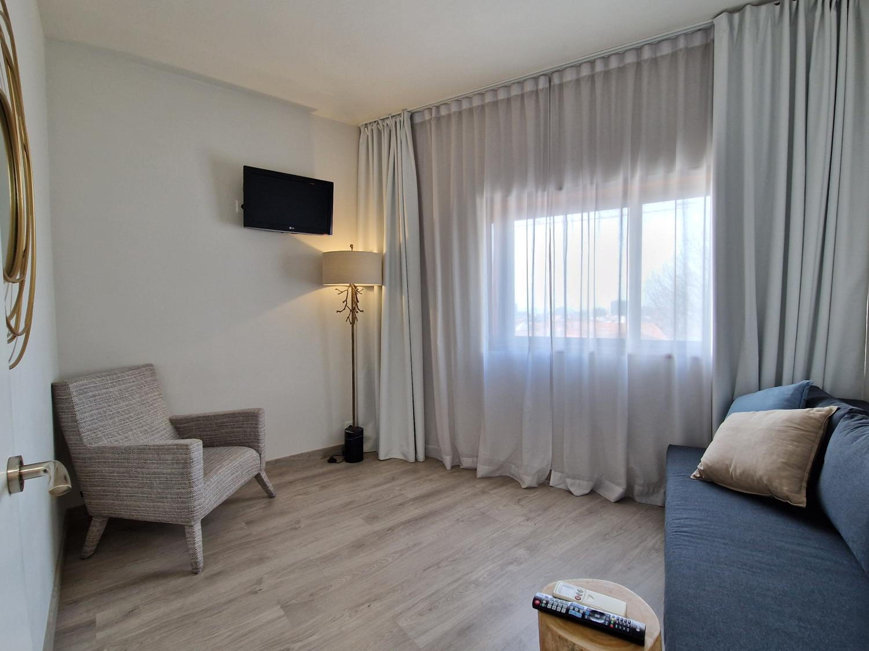Suite - Photo 6