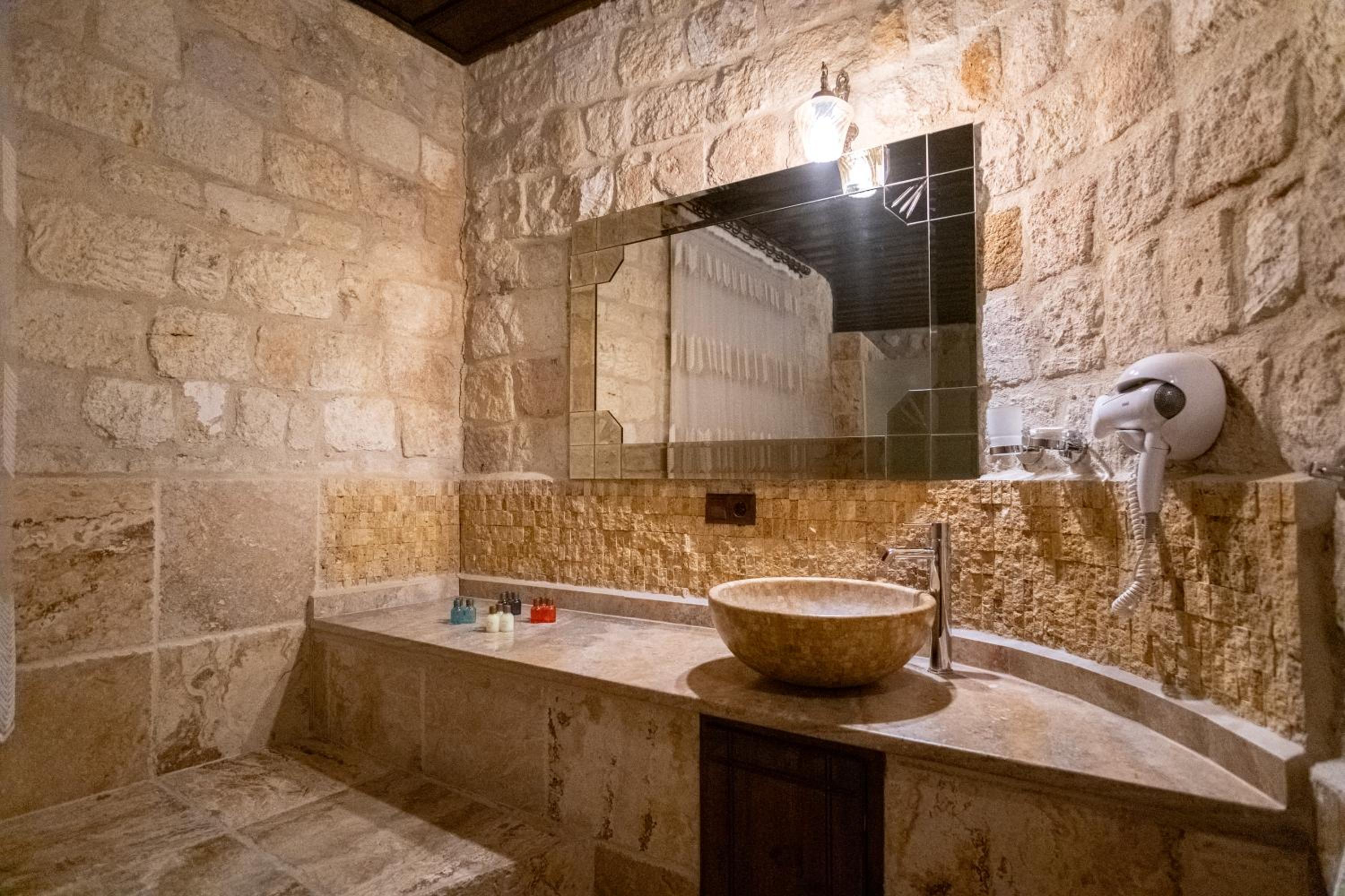 Suite - Photo 9