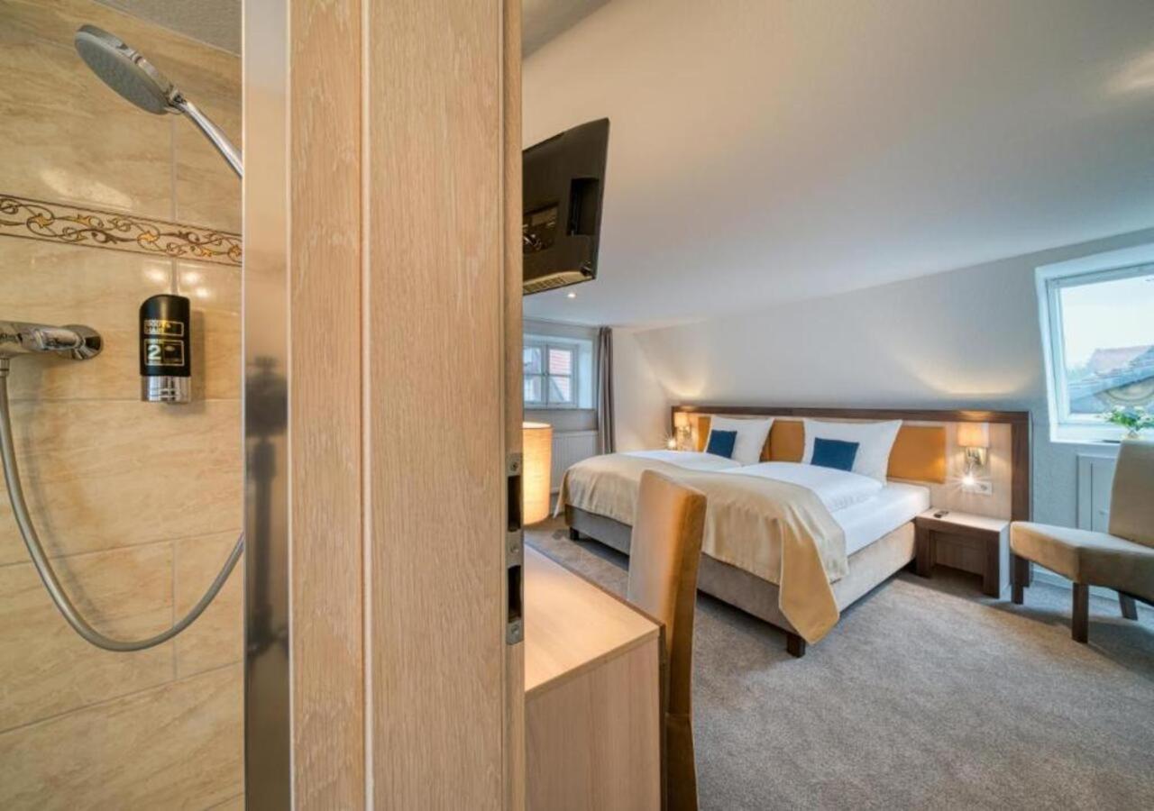 Economy Triple Room photo 2
