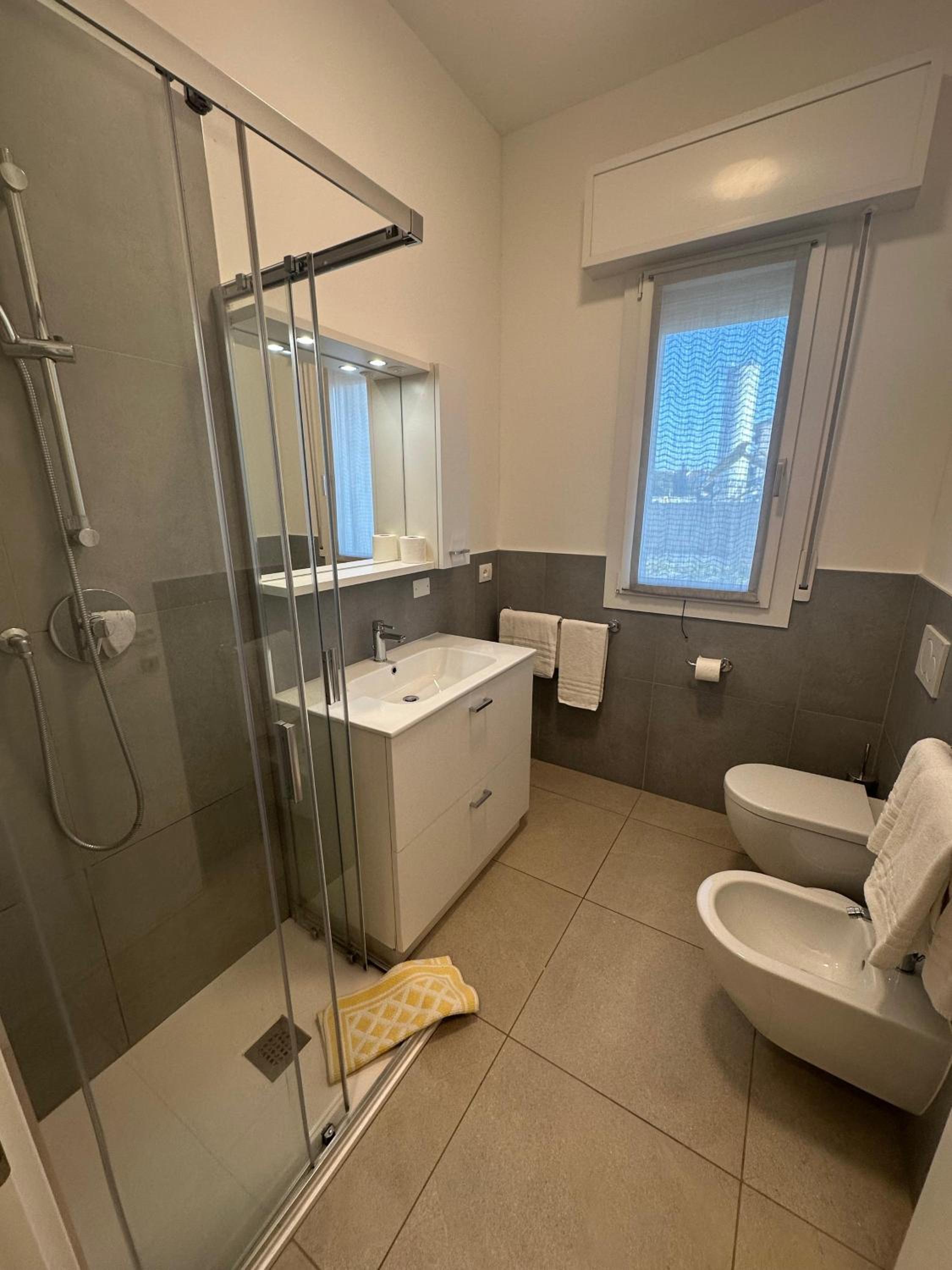 Deluxe One-Bedroom Apartment
