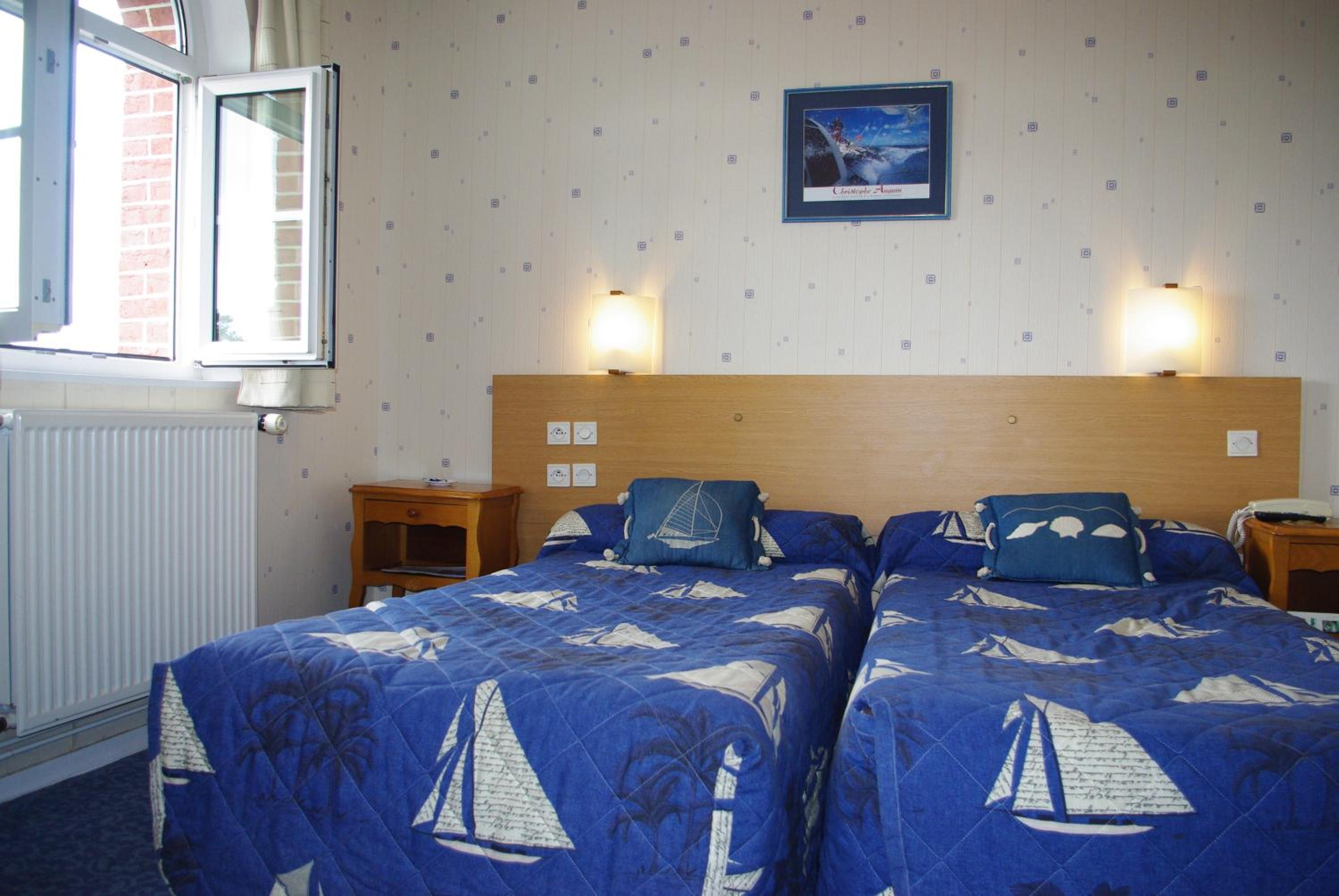 Standard Twin Room (2 Separate Beds) photo 3