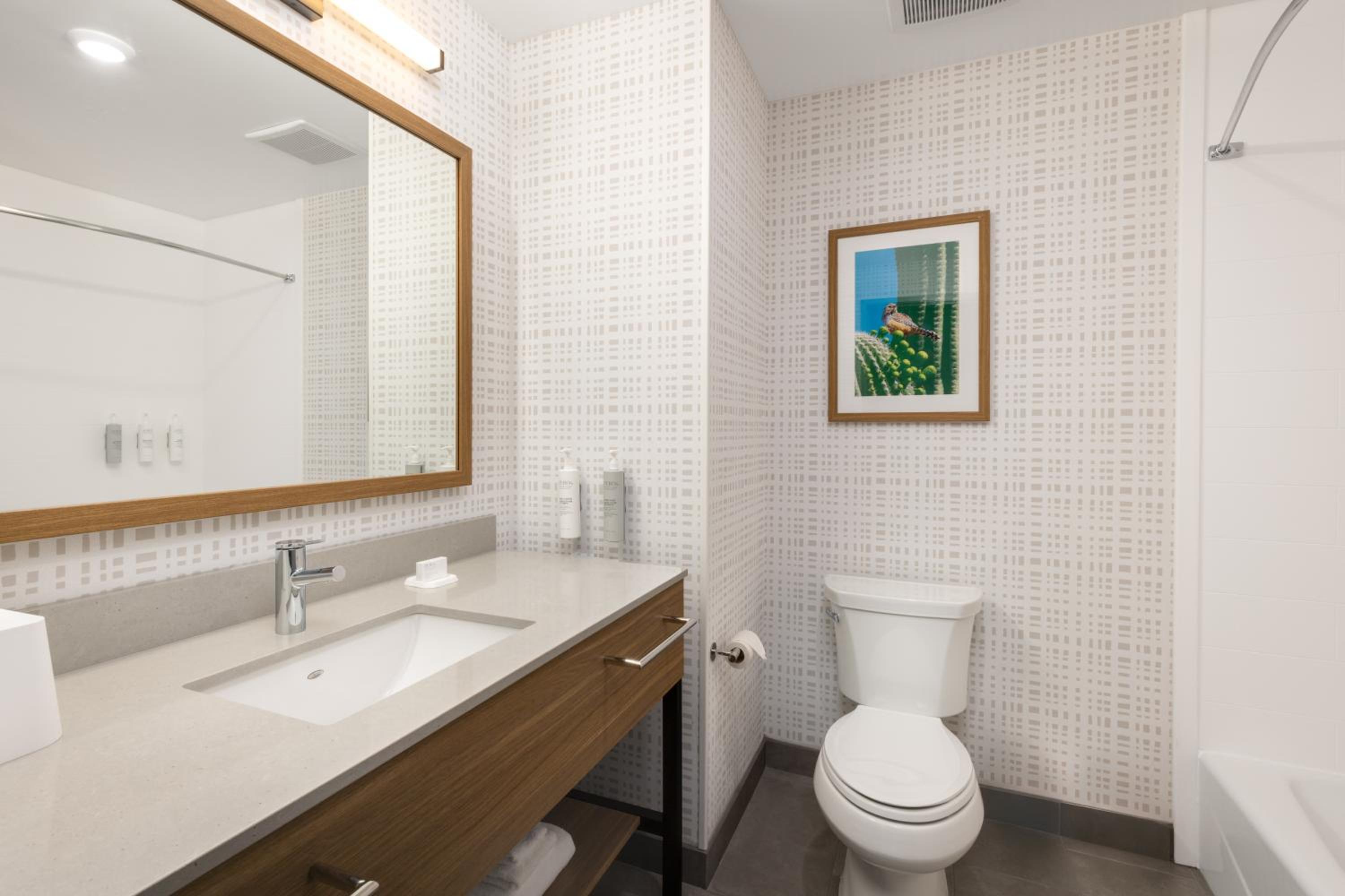Queen Room with Two Queen Beds and Bath Tub - Mobility Access photo 3