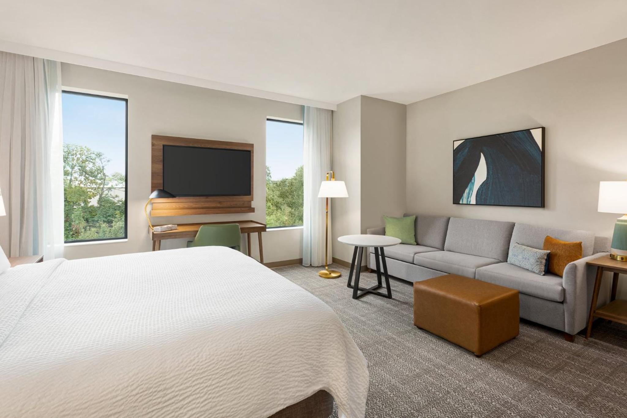 Studio King Suite - Communications Accessible - Photo 2