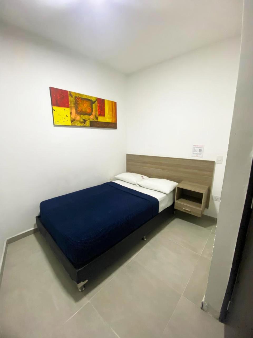 Economy Twin Room photo 3