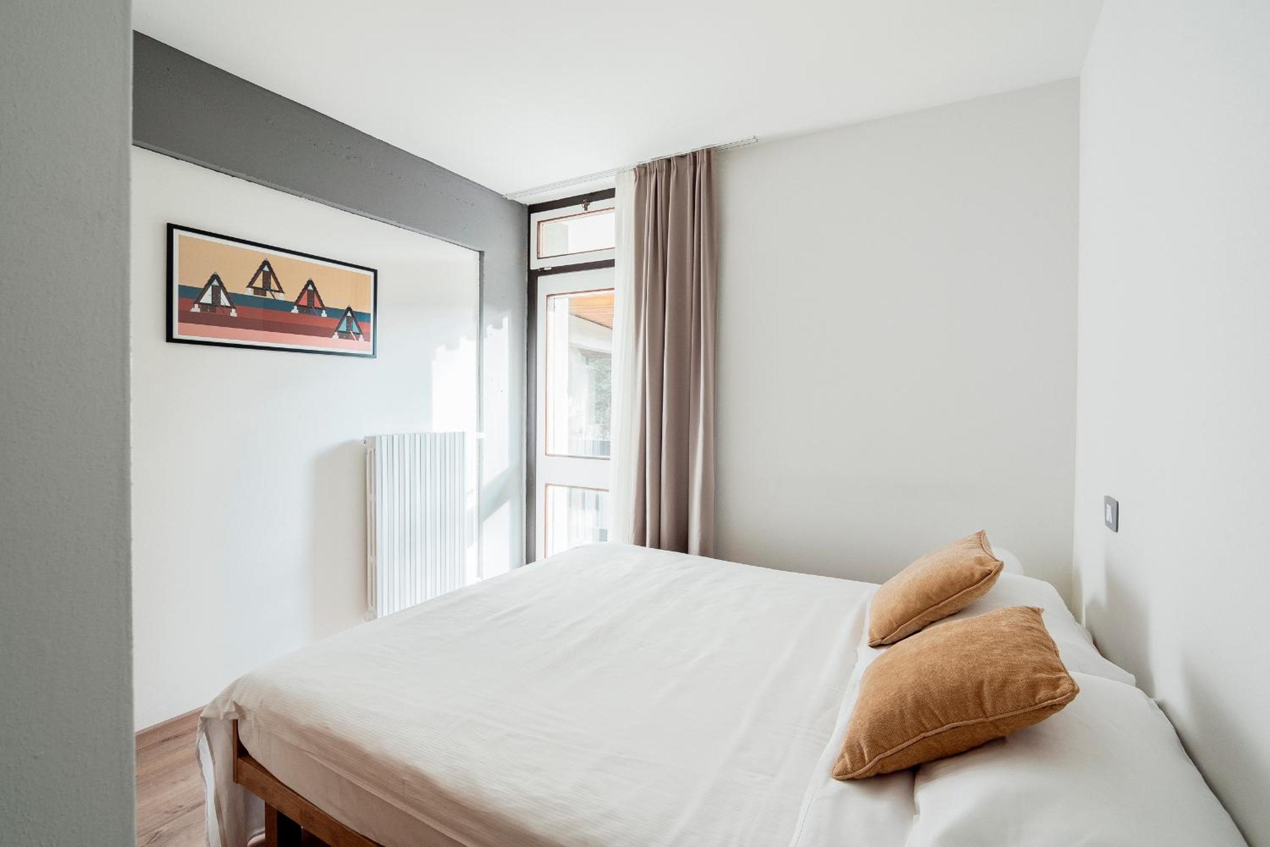 One-Bedroom Apartment with View