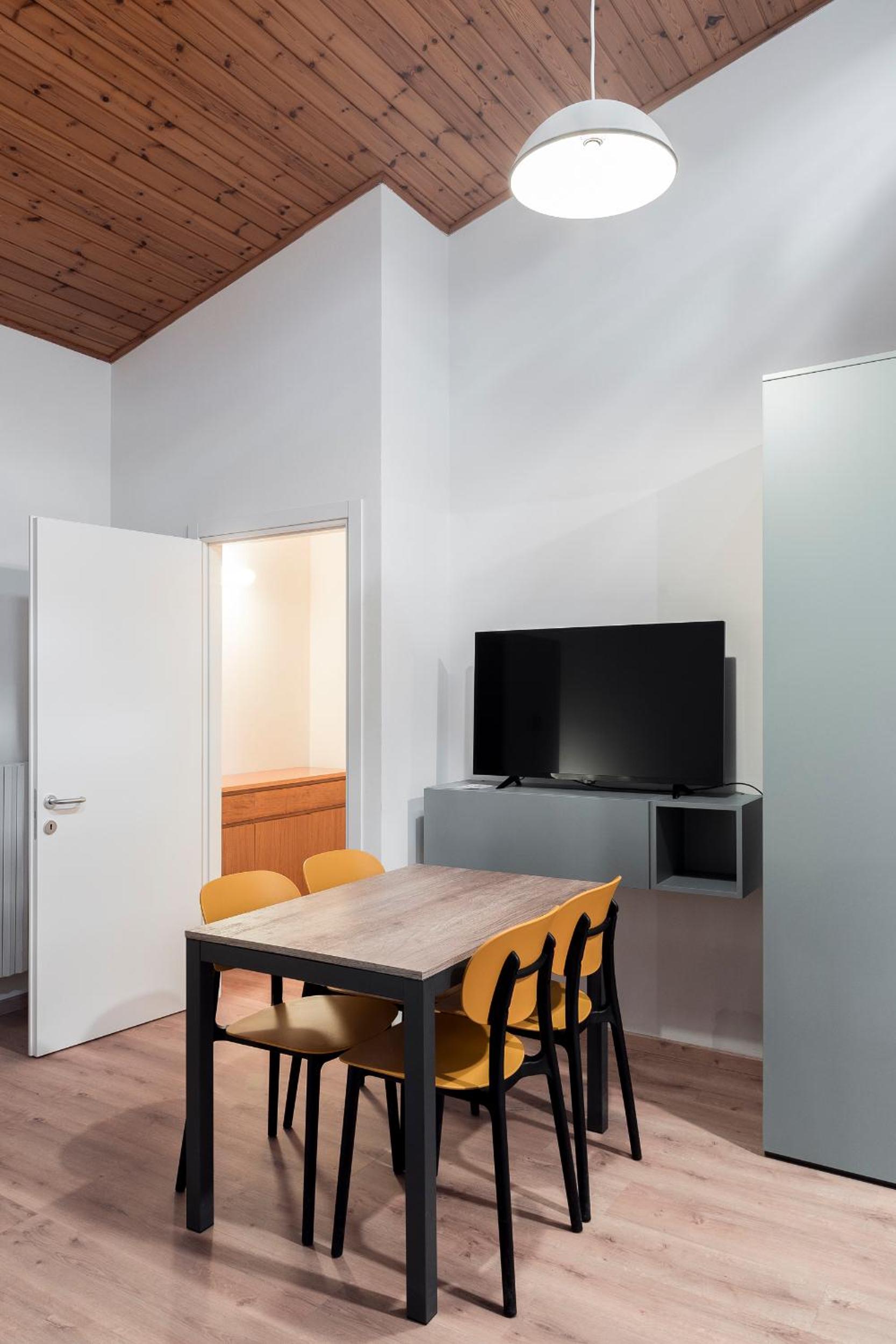 One-Bedroom Apartment with View photo 2