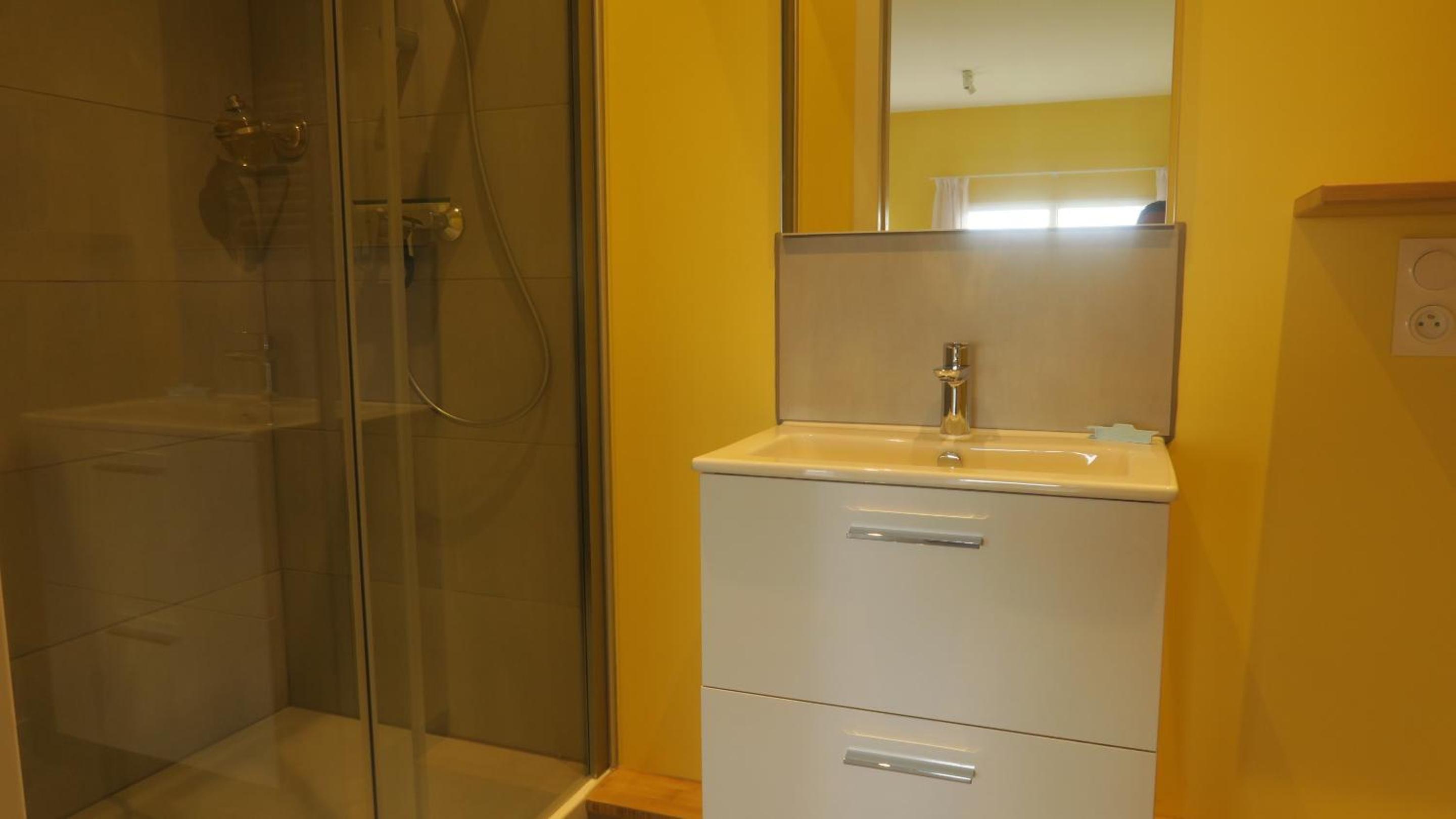 Quadruple Room with Private Bathroom photo 2