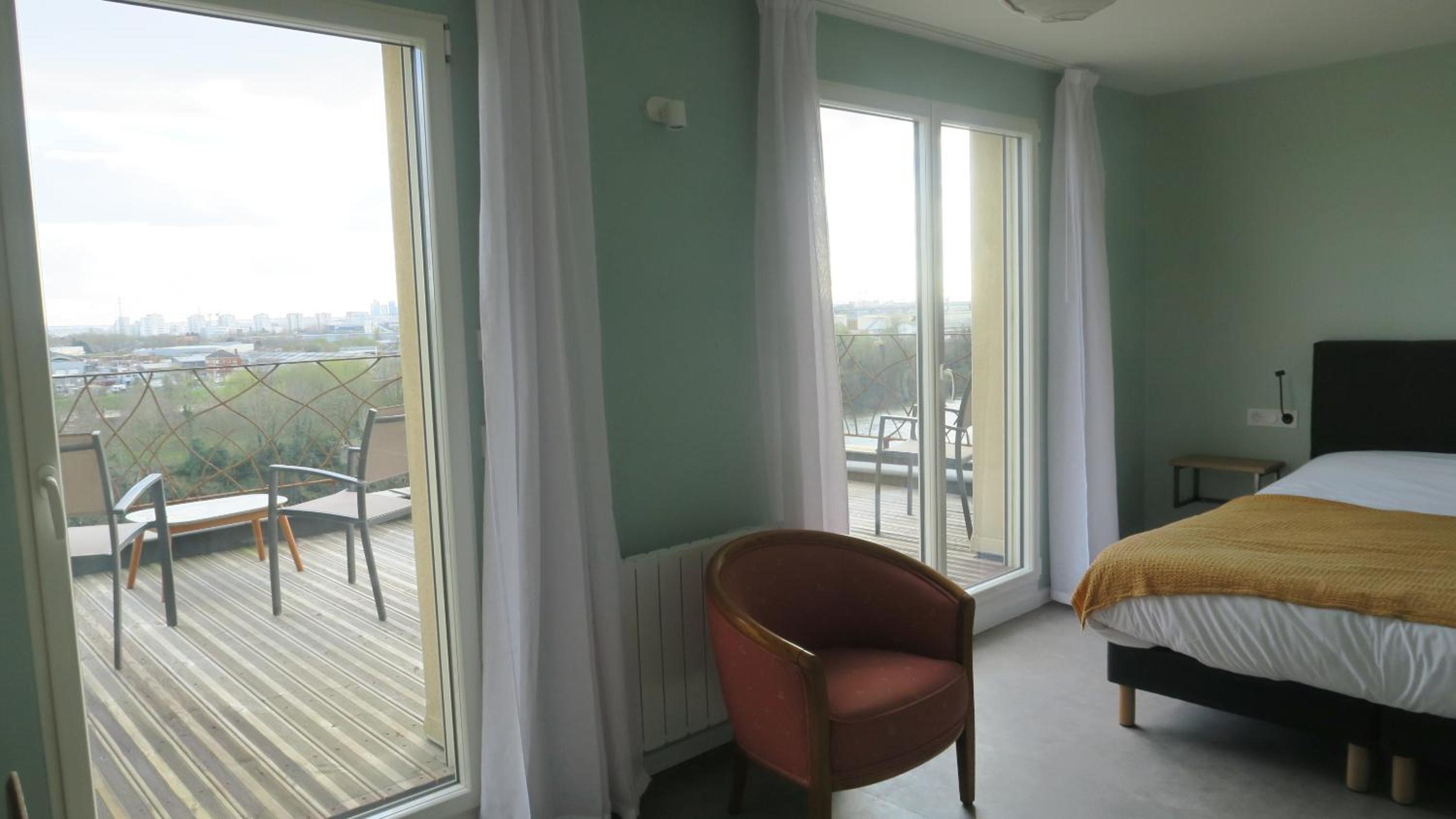 Twin Room with Private Bathroom photo 3