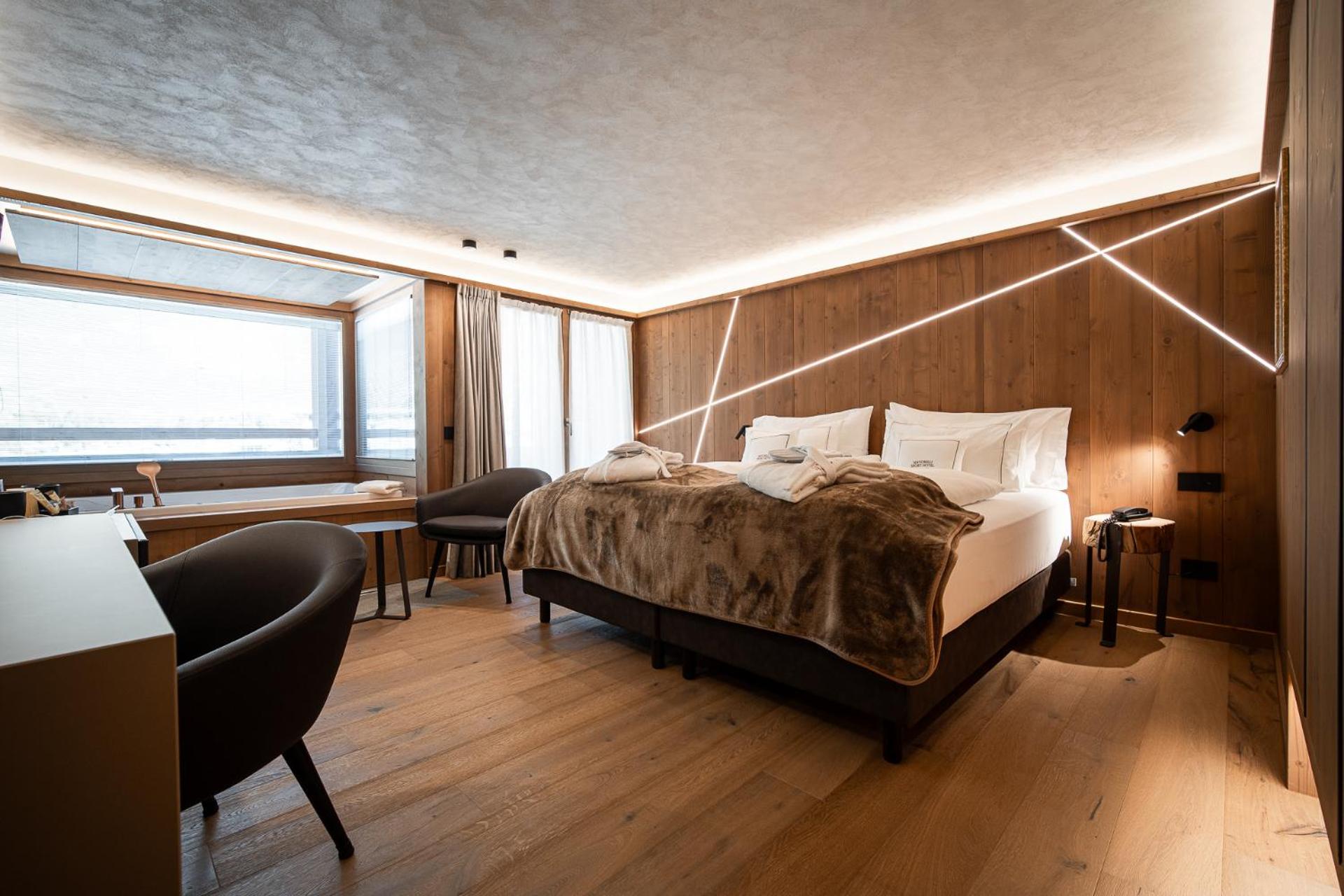 Deluxe Suite with Spa Bath