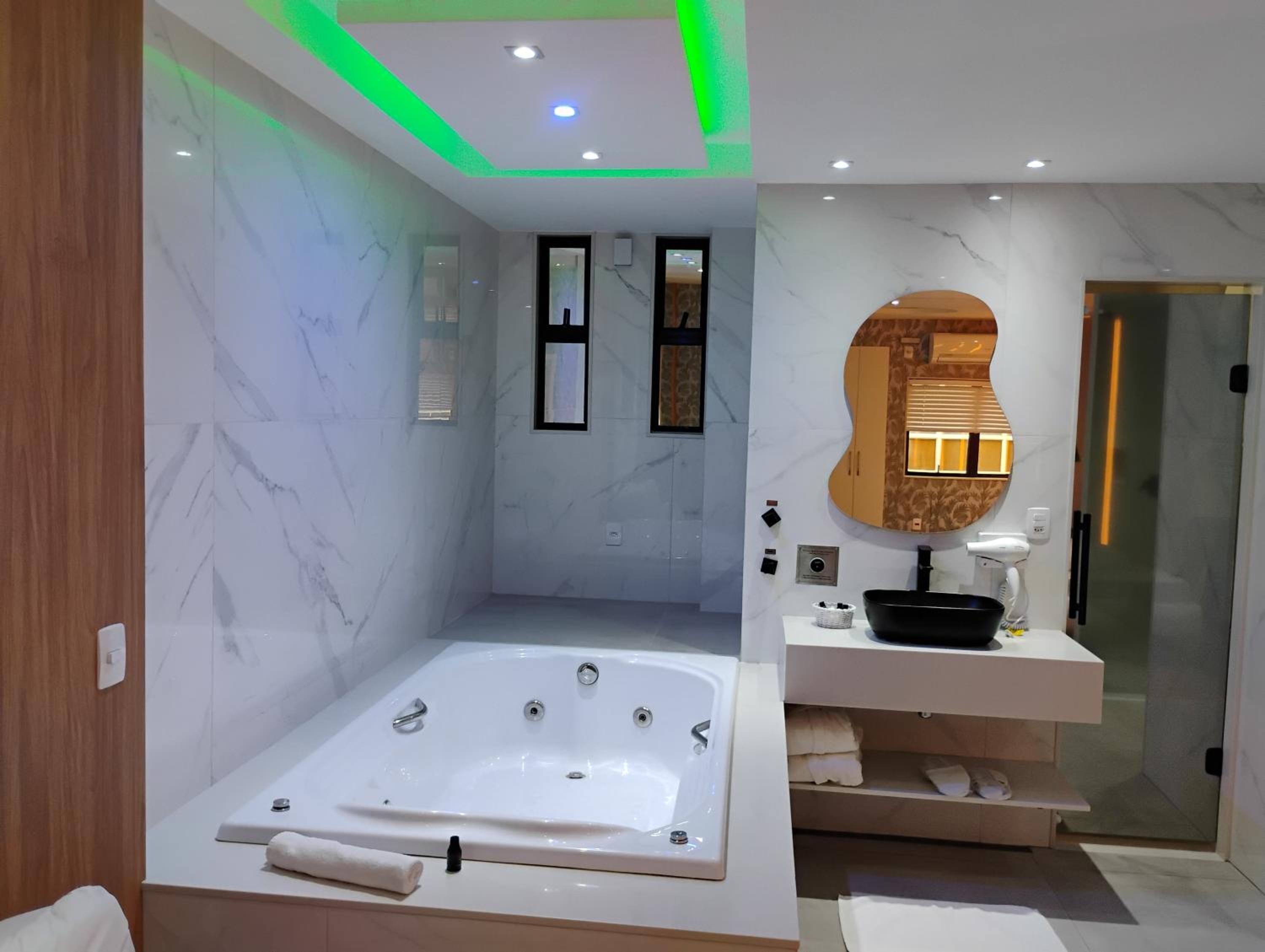 Suite with Spa Bath