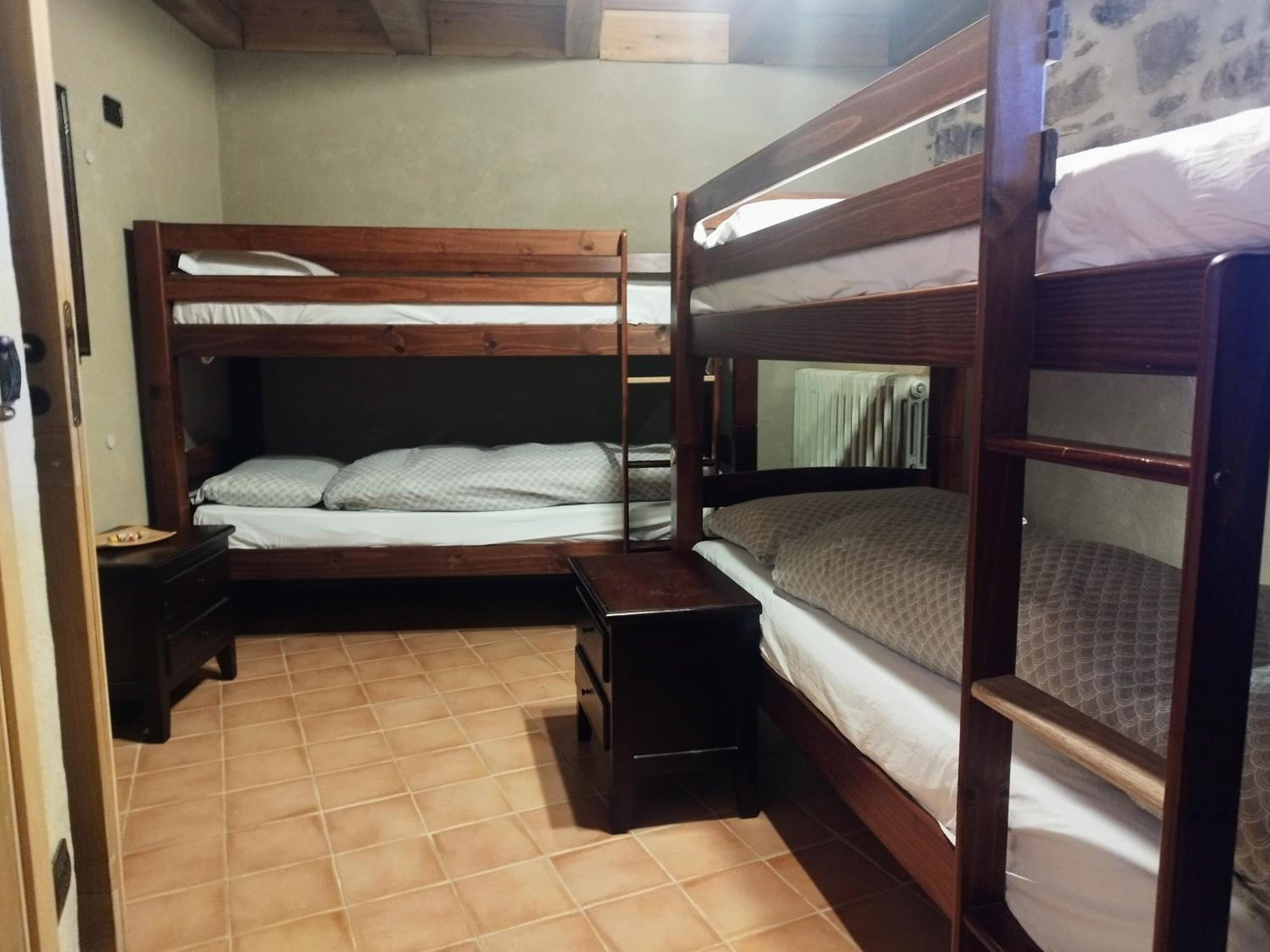 Small Twin Room - Photo 10