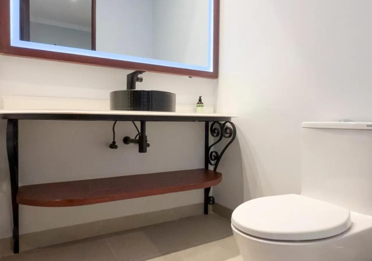 Standard Suite - Photo 13