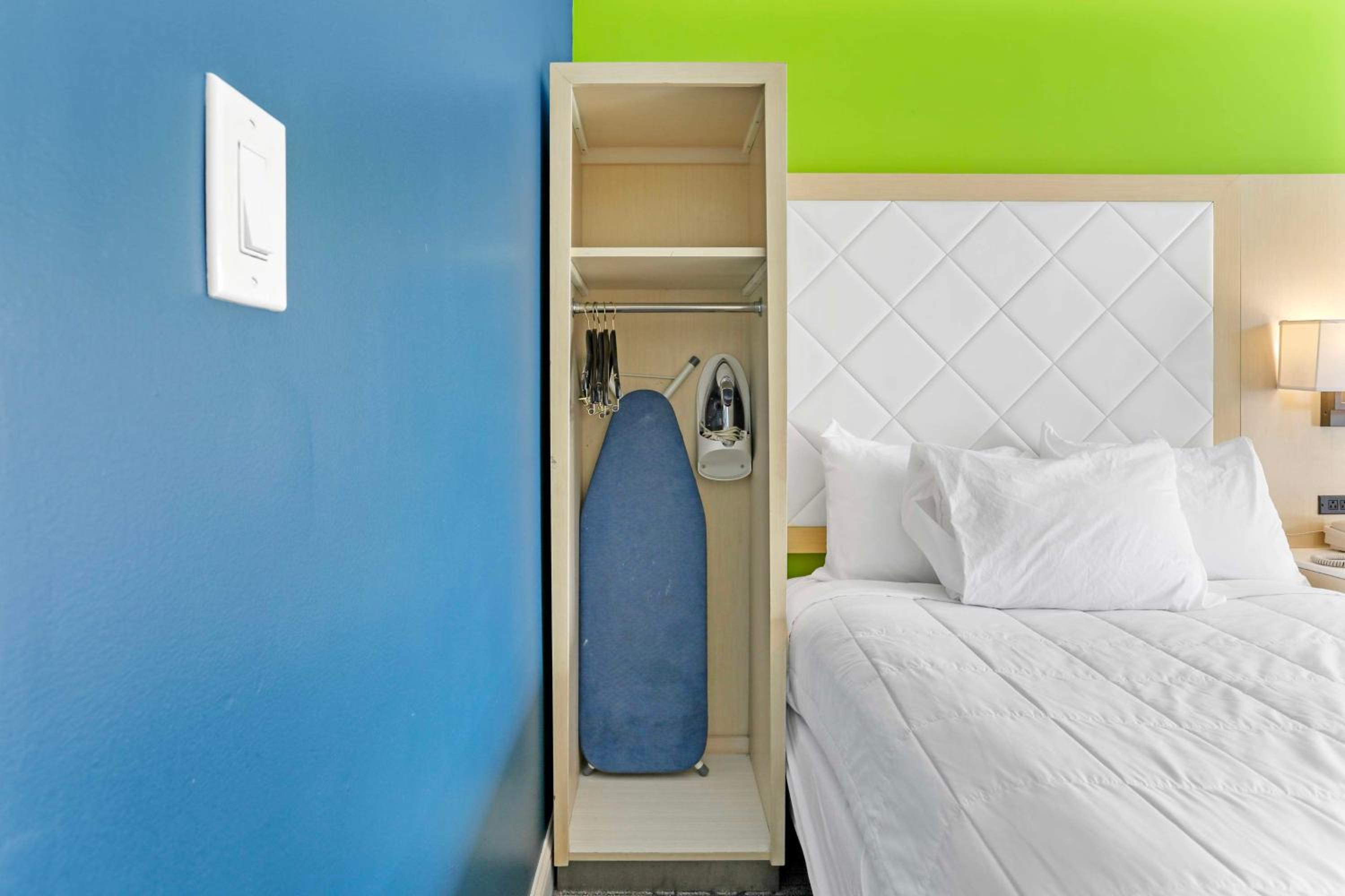 Standard Room with Two Double Beds - Non-Smoking photo 1