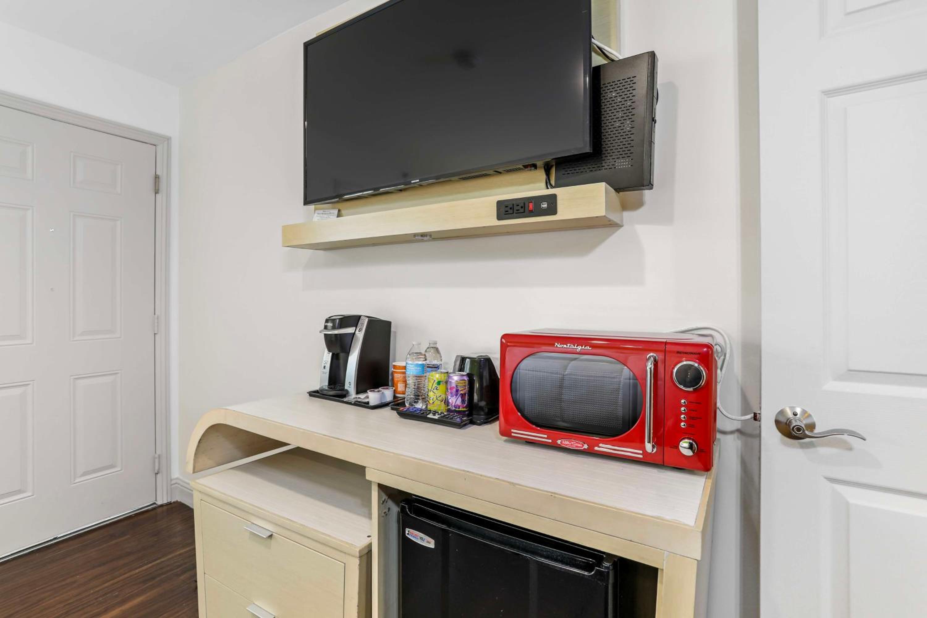 King Room - Accessible/Non-Smoking photo 1