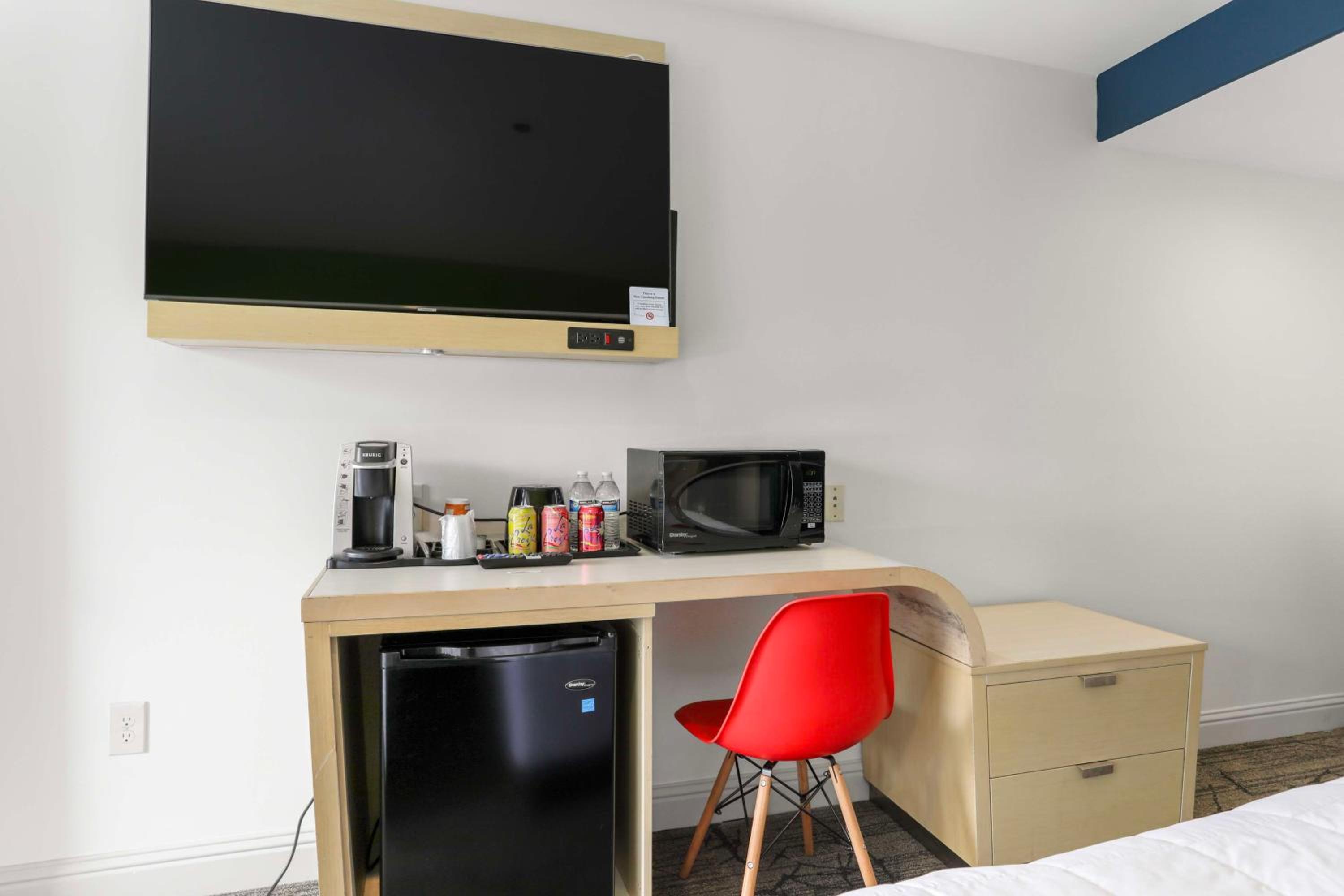King Room - Accessible/Non-Smoking photo 2