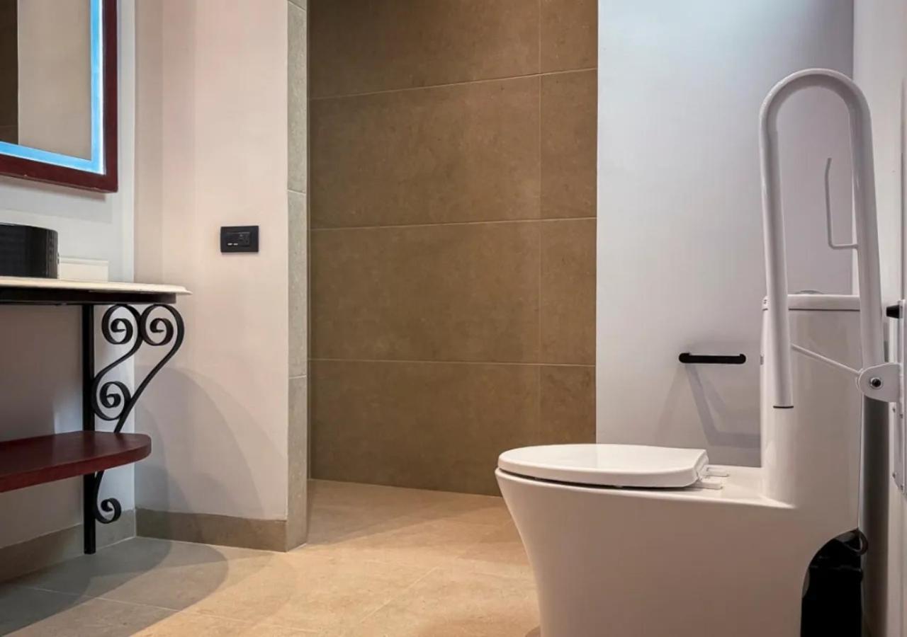 Standard Suite - Photo 14