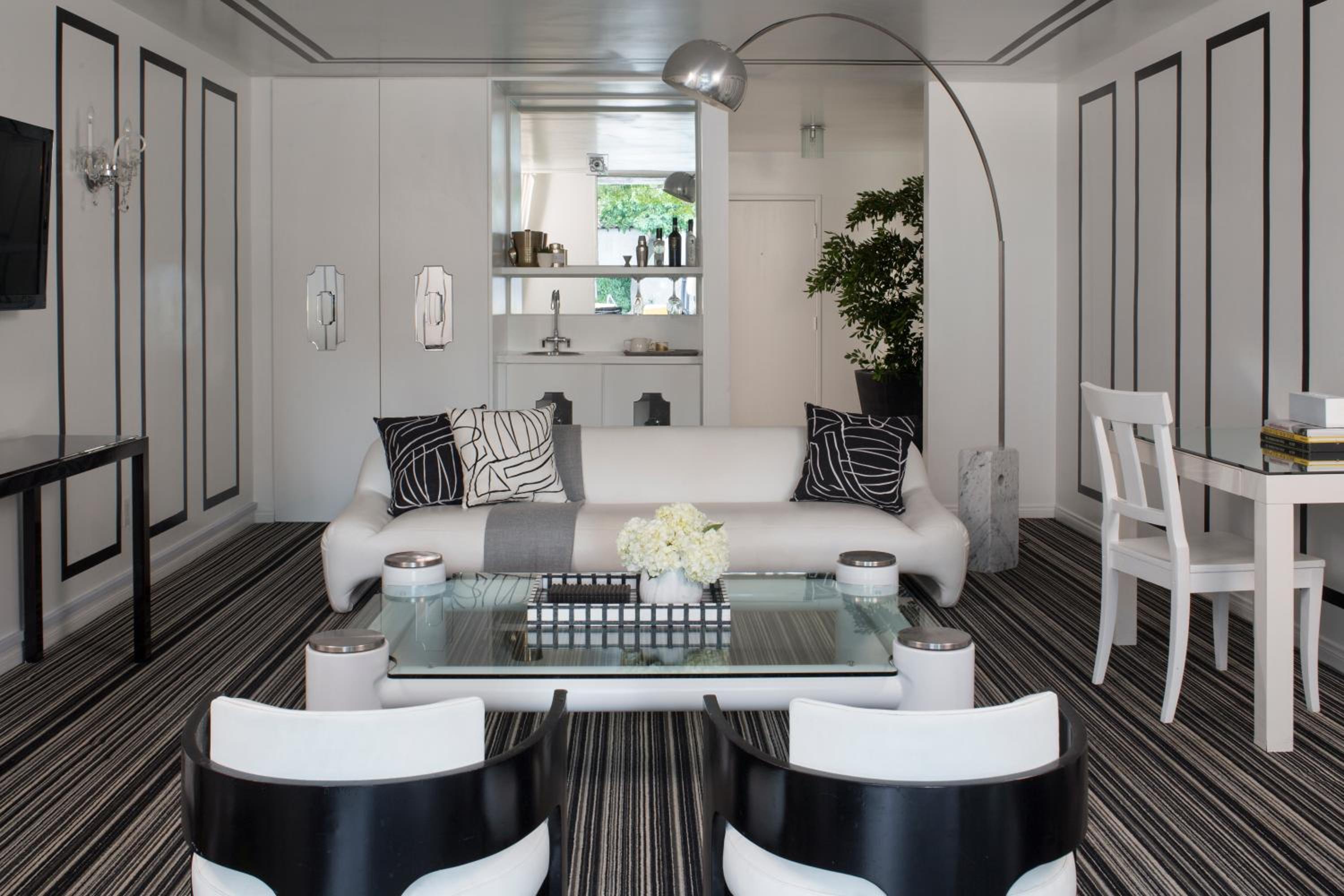 One-Bedroom Suite - Photo 3