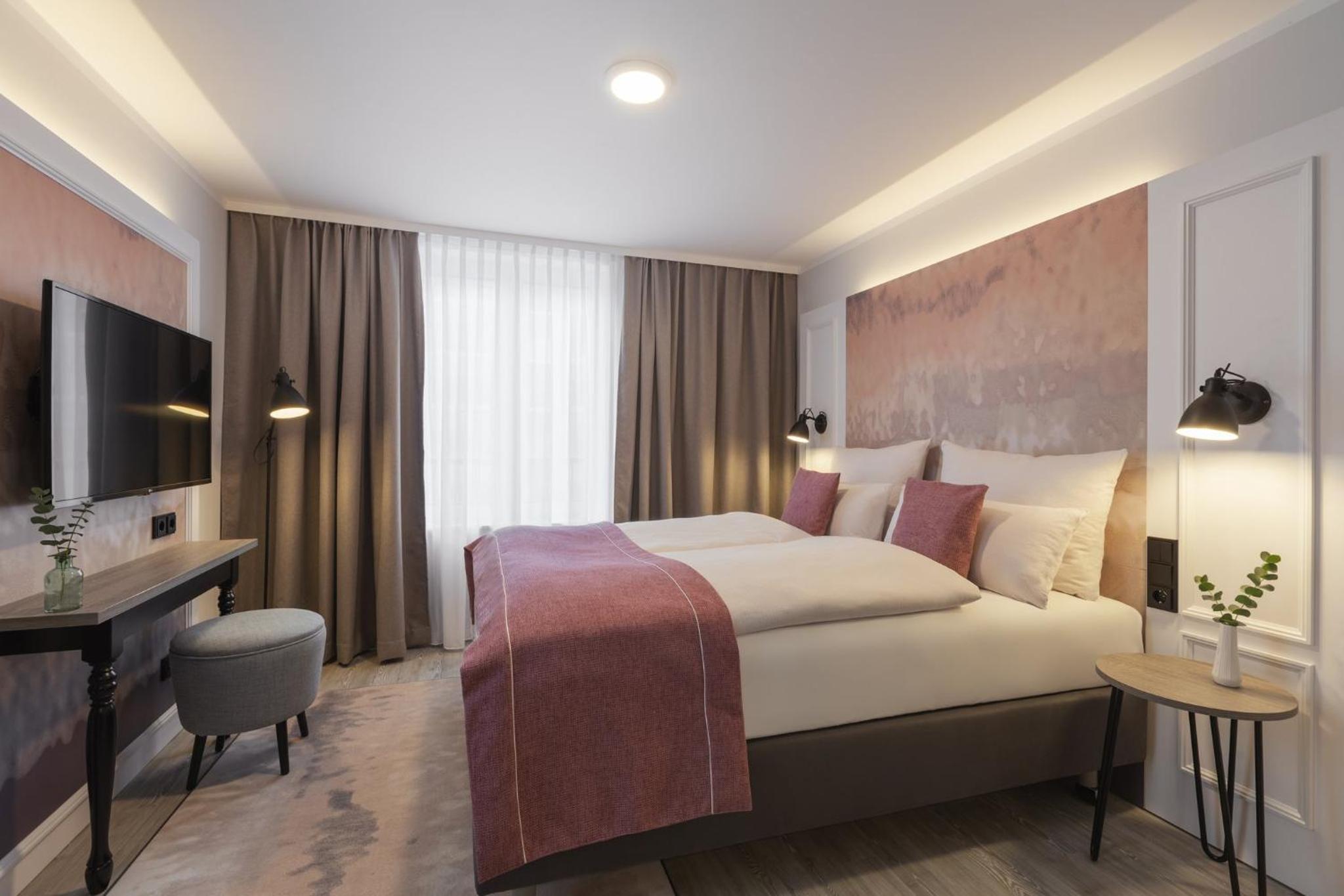 Standard Queen Room