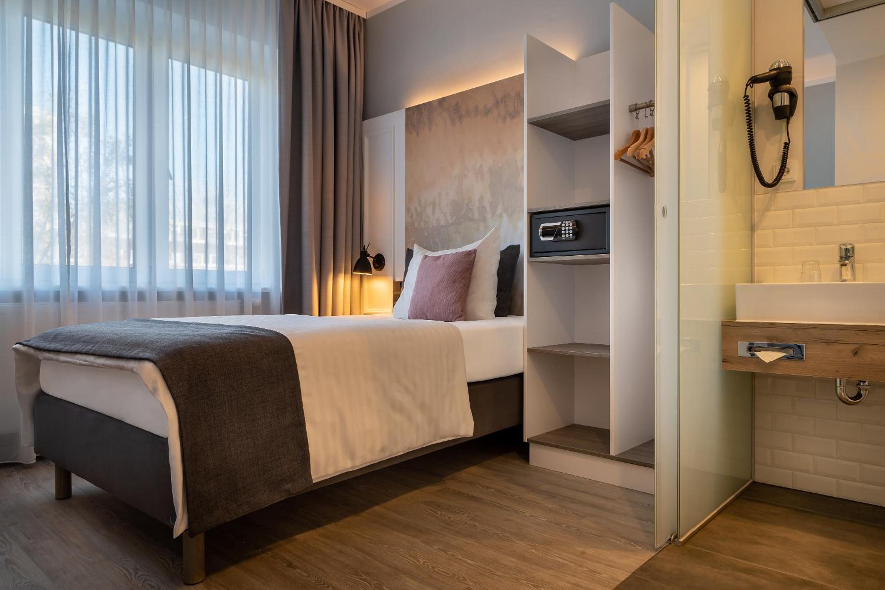 Standard Twin Room with Kitchenette and Balcony
